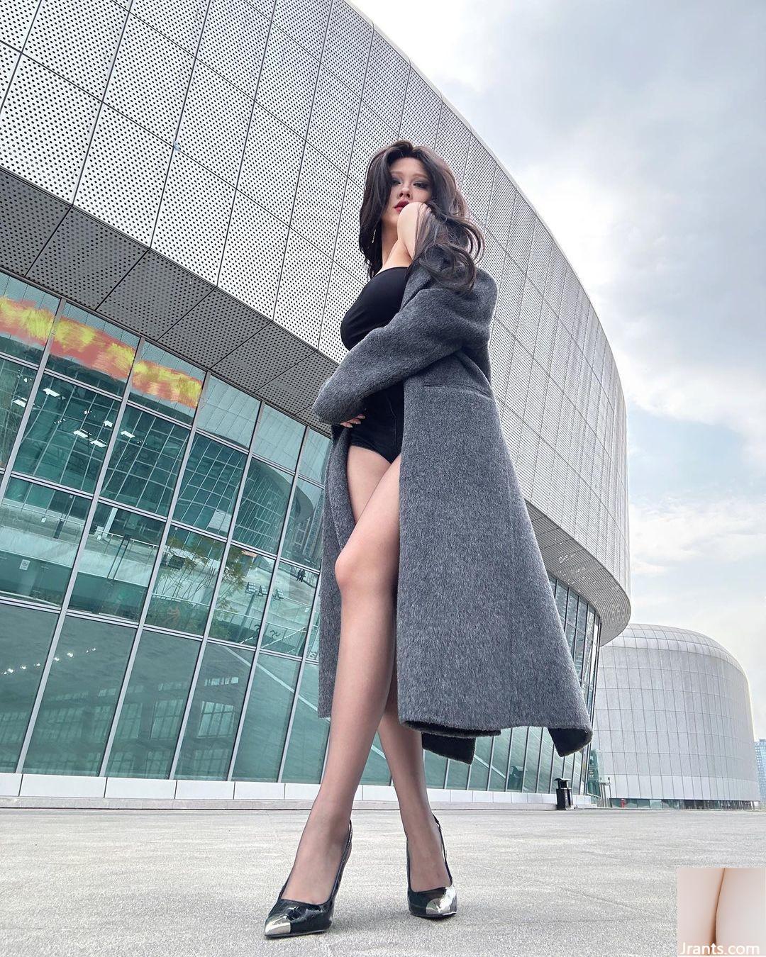 Nụ cười ngọt ngào “Qiqi” và dáng vẻ yêu quái toát lên sức cám dỗ tột cùng (30P) - Ảnh 9