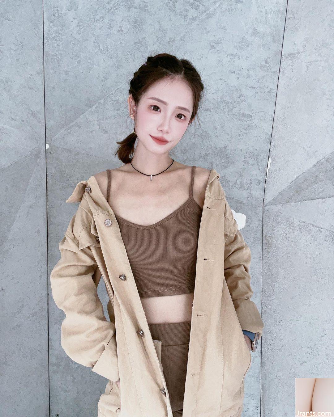 Bộ ảnh gợi cảm của “Weng Youyou” với bộ ngực trắng nõn và dáng chuẩn, sướng quá (29P) - Ảnh 10