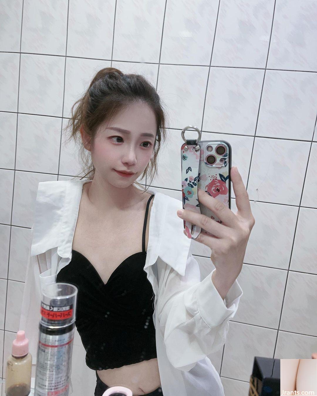 Bộ ảnh gợi cảm của “Weng Youyou” với bộ ngực trắng nõn và dáng chuẩn, sướng quá (29P) - Ảnh 12