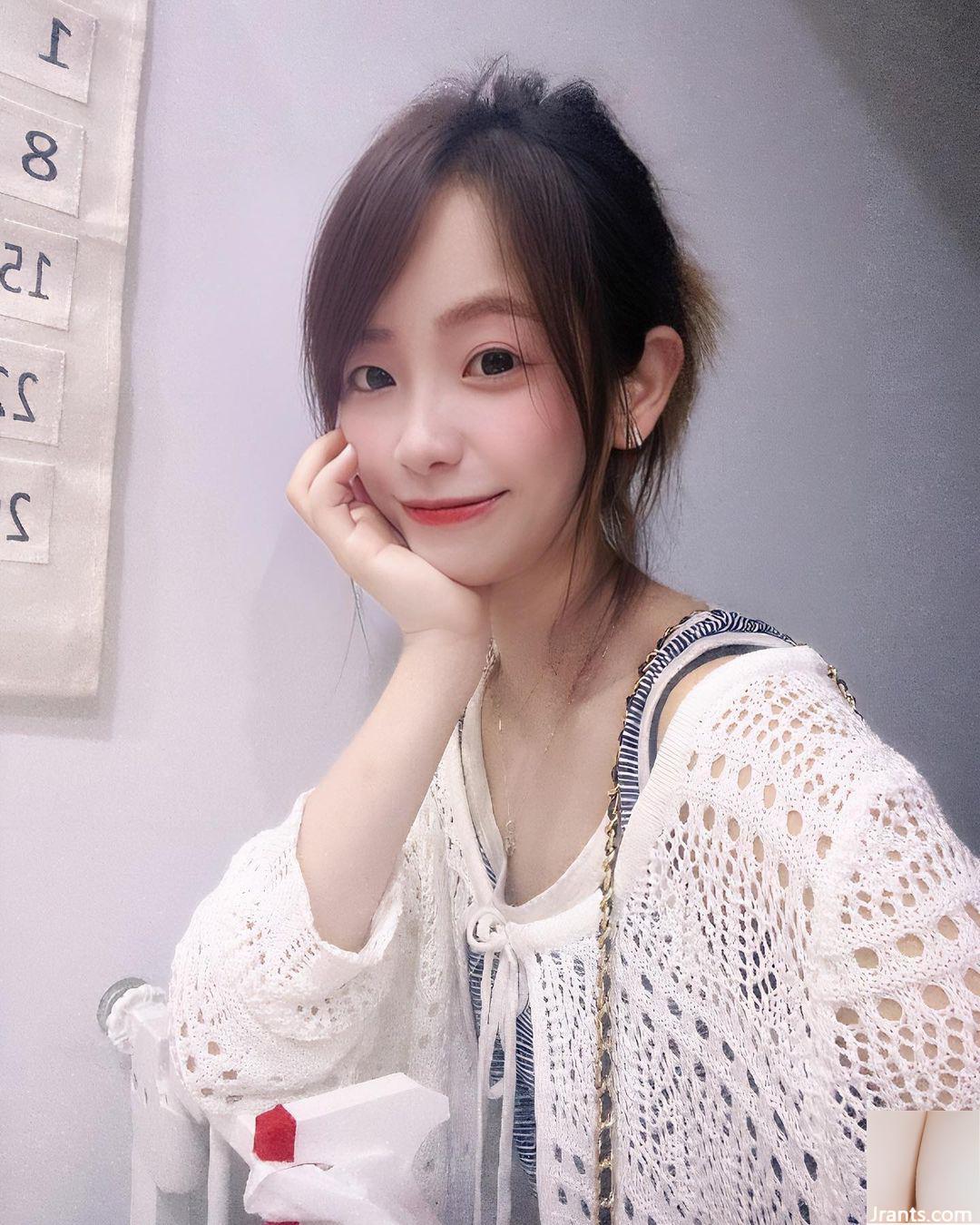 Bộ ảnh gợi cảm của “Weng Youyou” với bộ ngực trắng nõn và dáng chuẩn, sướng quá (29P) - Ảnh 25