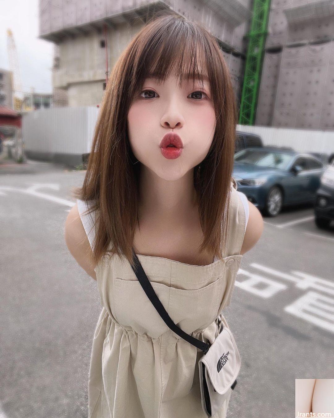 Bộ ảnh gợi cảm của “Weng Youyou” với bộ ngực trắng nõn và dáng chuẩn, sướng quá (29P) - Ảnh 3