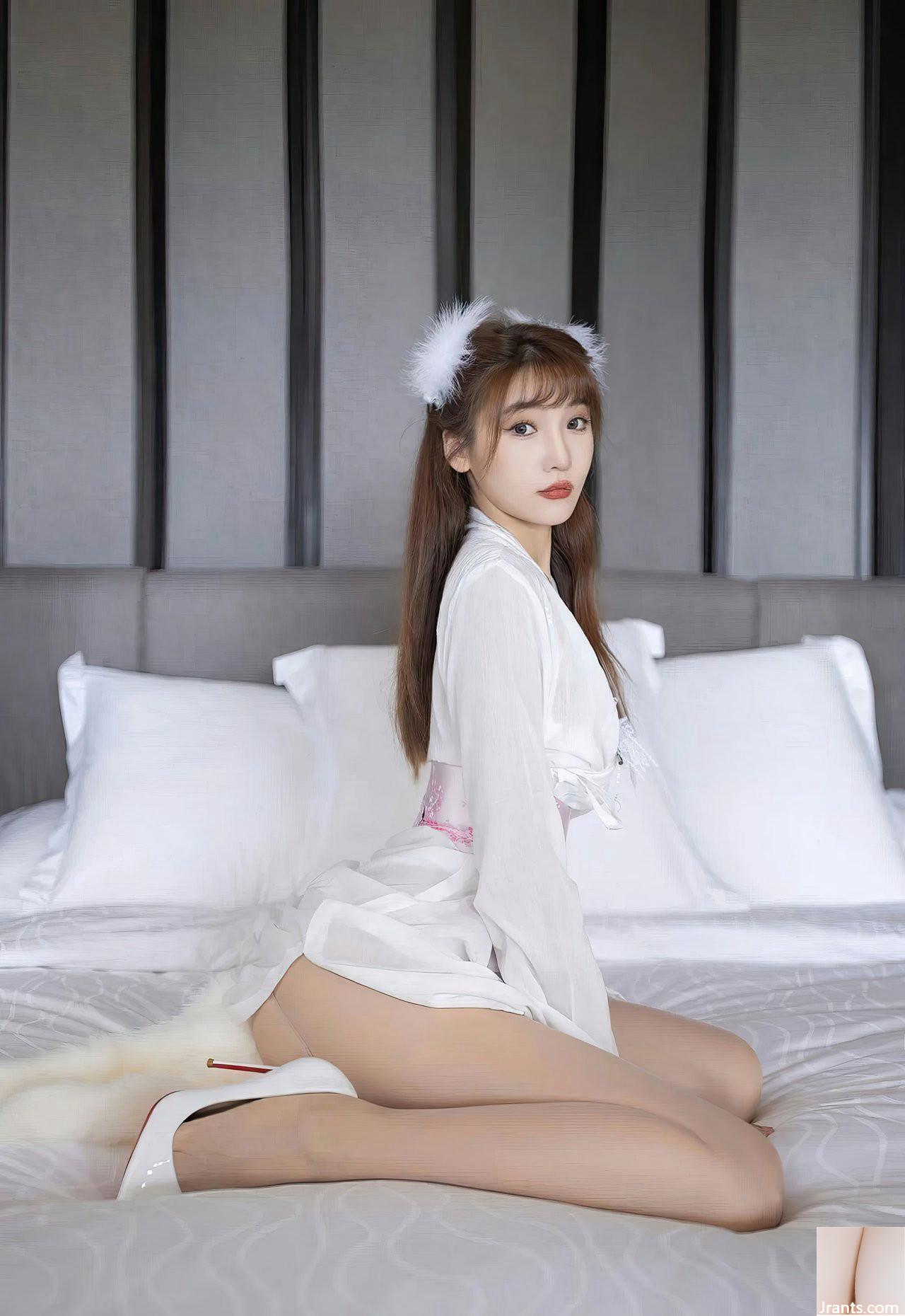 Lu Yingxuan, vớ lụa trắng, chân đẹp, giày cao gót và vớ dài gợi cảm, bộ ngực khủng gợi cảm, thân hình trắng nõn (13P) - Ảnh 2