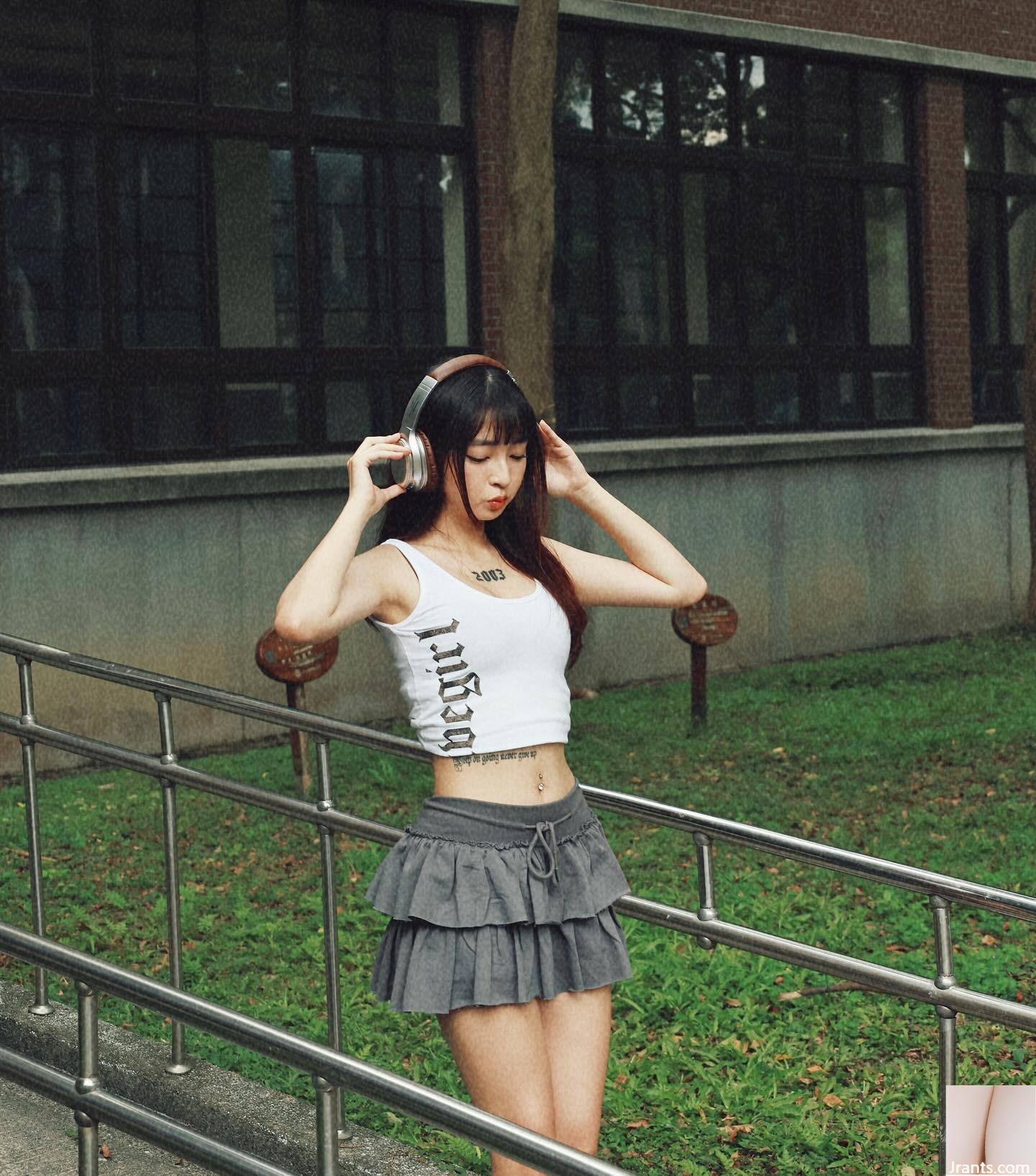 Nụ cười đặc trưng của làn da dịu dàng “Song VV” thật ngọt ngào và đầy cám dỗ (22P)