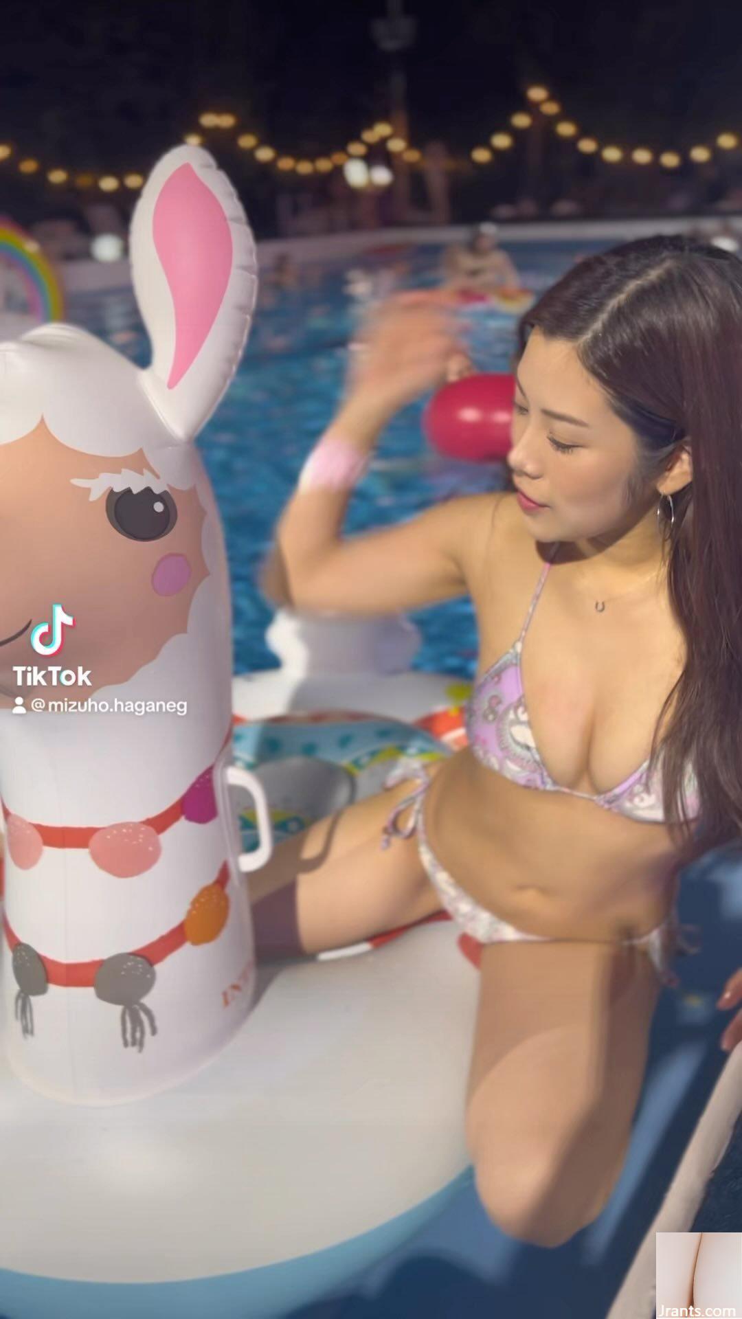 Bộ ngực trắng nõn và mềm mại của hot girl “Mizuho Uchida” khiến âm đạo mất kiểm soát khiến ai cũng yêu mến (17P)