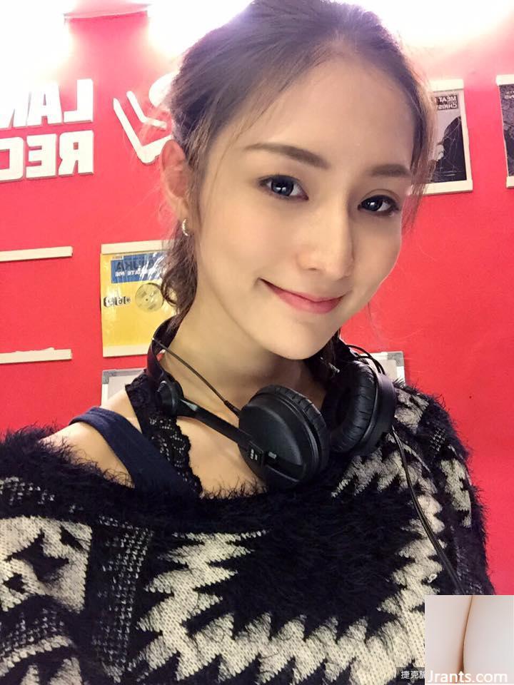 Cô gái cúp C DJ ~ Lin Peipei ~ Bộ đồ ngủ cắt thấp gợi cảm và selfie trên giường với dáng người đẹp (36P) - Ảnh 11