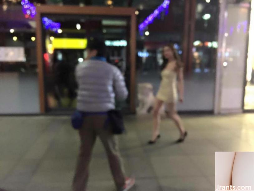 Cô gái cúp C DJ ~ Lin Peipei ~ Bộ đồ ngủ cắt thấp gợi cảm và selfie trên giường với dáng người đẹp (36P) - Ảnh 16