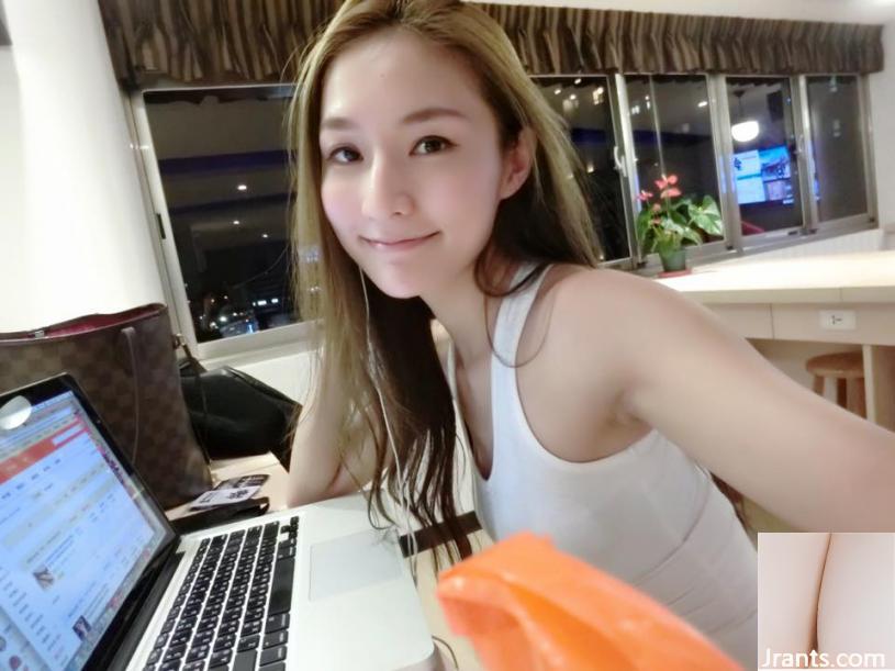 Cô gái cúp C DJ ~ Lin Peipei ~ Bộ đồ ngủ cắt thấp gợi cảm và selfie trên giường với dáng người đẹp (36P) - Ảnh 18