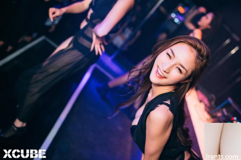 Cô gái cúp C DJ ~ Lin Peipei ~ Bộ đồ ngủ cắt thấp gợi cảm và selfie trên giường với dáng người đẹp (36P) - Ảnh 20