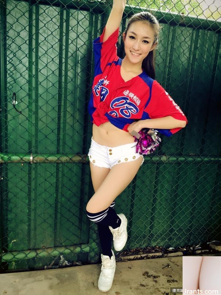 Cô gái cúp C DJ ~ Lin Peipei ~ Bộ đồ ngủ cắt thấp gợi cảm và selfie trên giường với dáng người đẹp (36P) - Ảnh 29