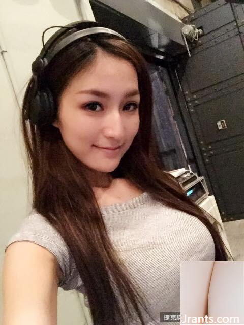 Cô gái cúp C DJ ~ Lin Peipei ~ Bộ đồ ngủ cắt thấp gợi cảm và selfie trên giường với dáng người đẹp (36P) - Ảnh 36