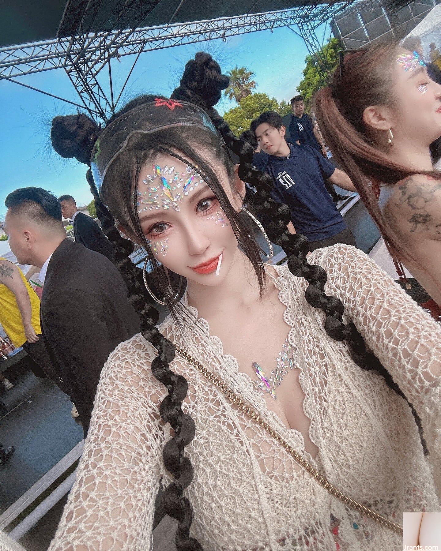 “Candy&Tangtang” quyến rũ khe ngực khoét sâu của chị gái đầy gợi cảm (12P)