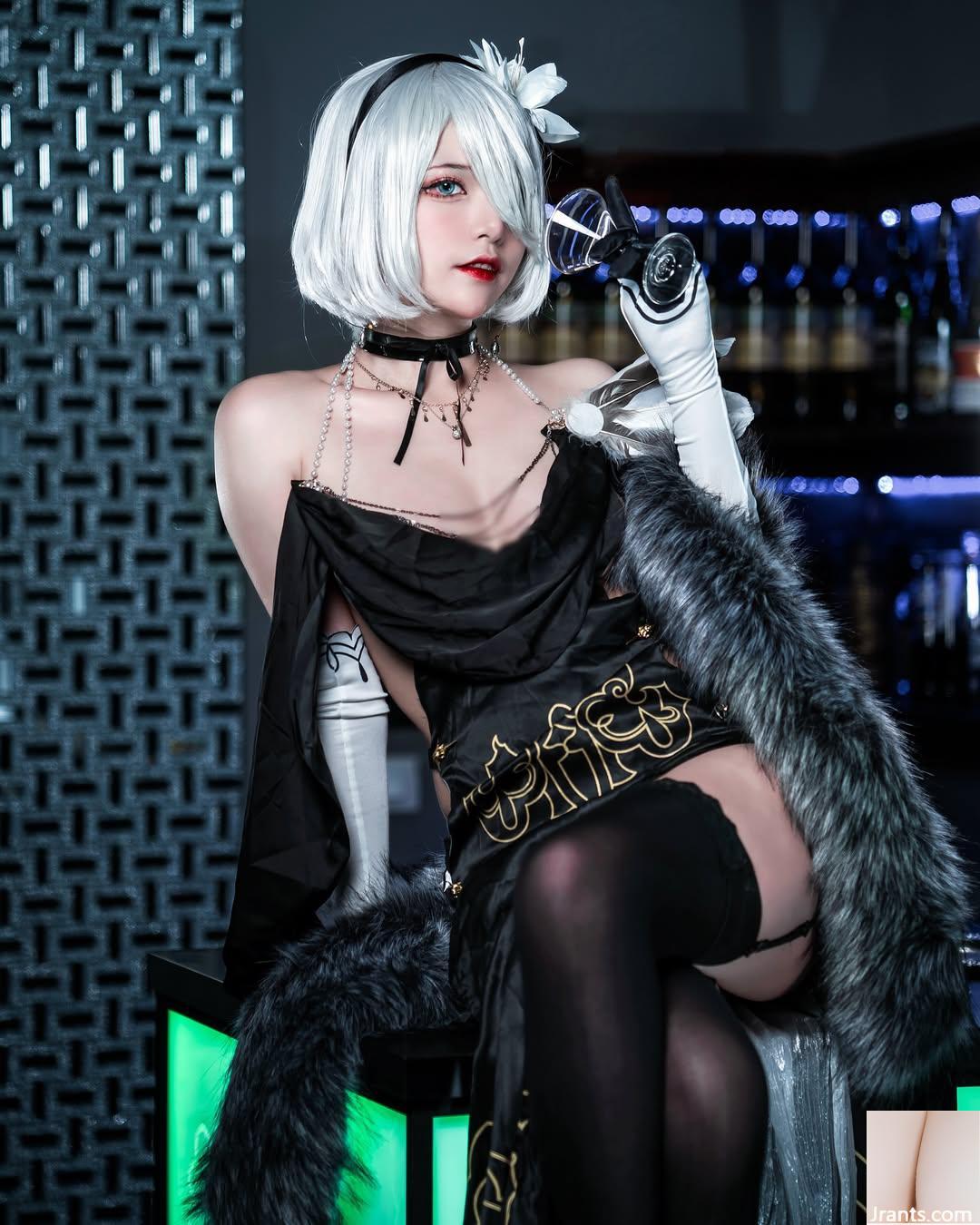 Coser “JUYI” rất hấp dẫn khi mặc trang phục khác nhau (10p)