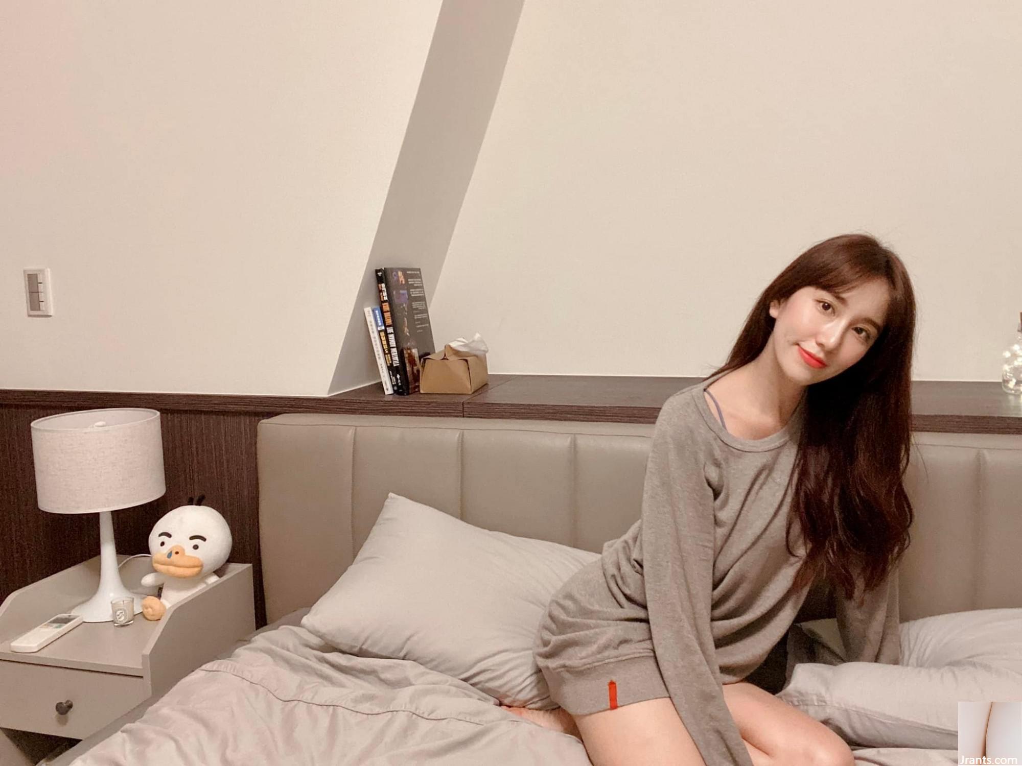 Nghệ sĩ Đài Loan Huang Weiting Apple cho thấy đôi chân dài hấp dẫn (7p) - Ảnh 4