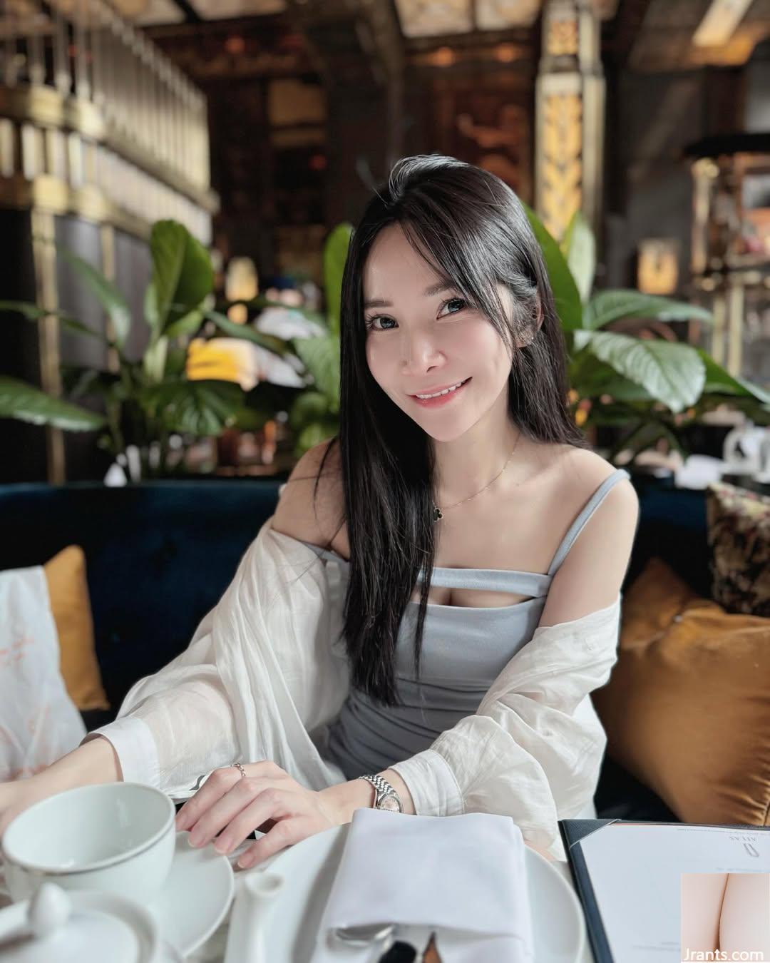 Sexy Little Demon “Li Quanquan” sex cảm thấy không thể chịu đựng được (23p)