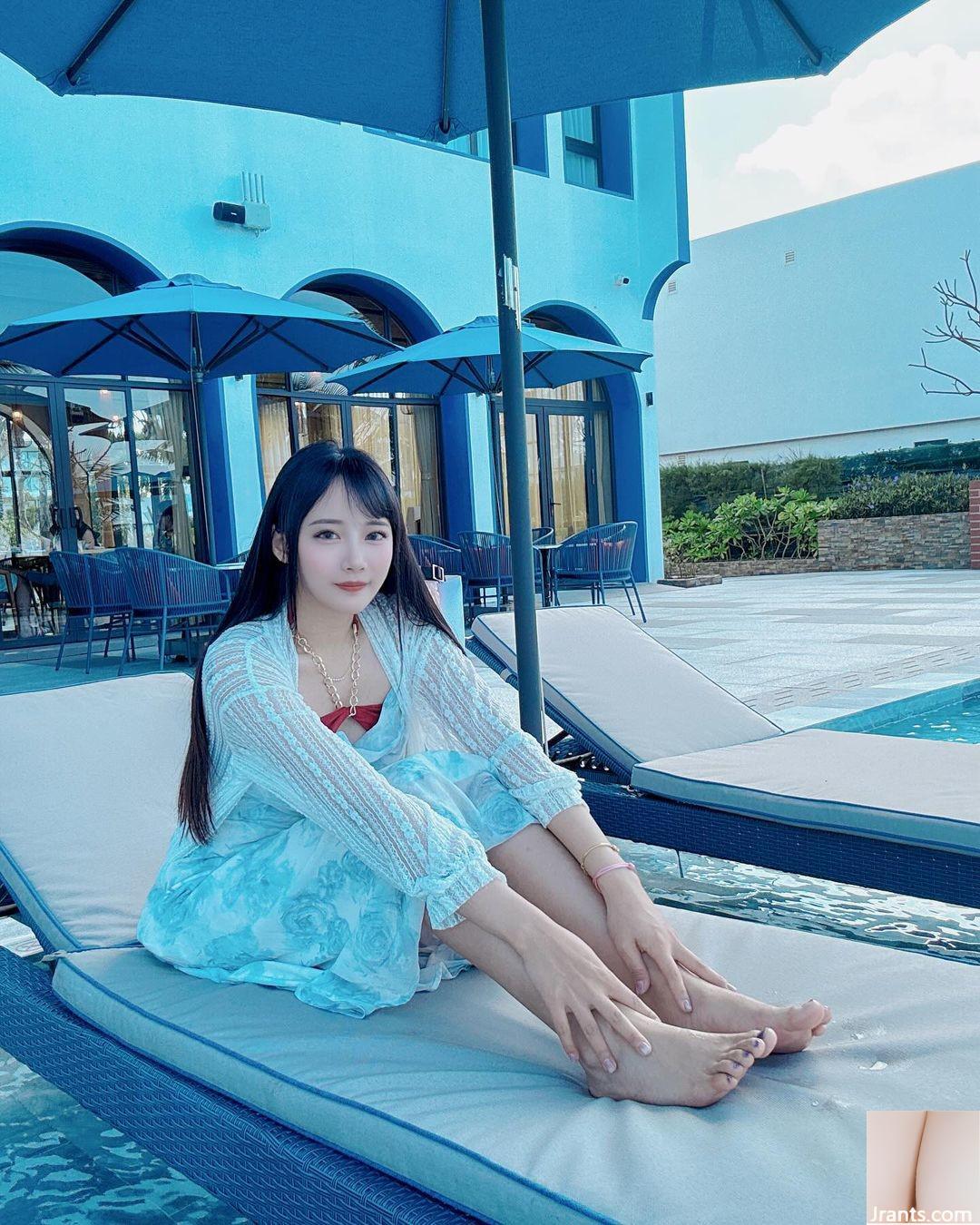 Cô gái nóng bỏng chân dài cho thấy hình dạng vú xinh đẹp của cô ấy “Little Skin cầu lông người yêu” (15p)