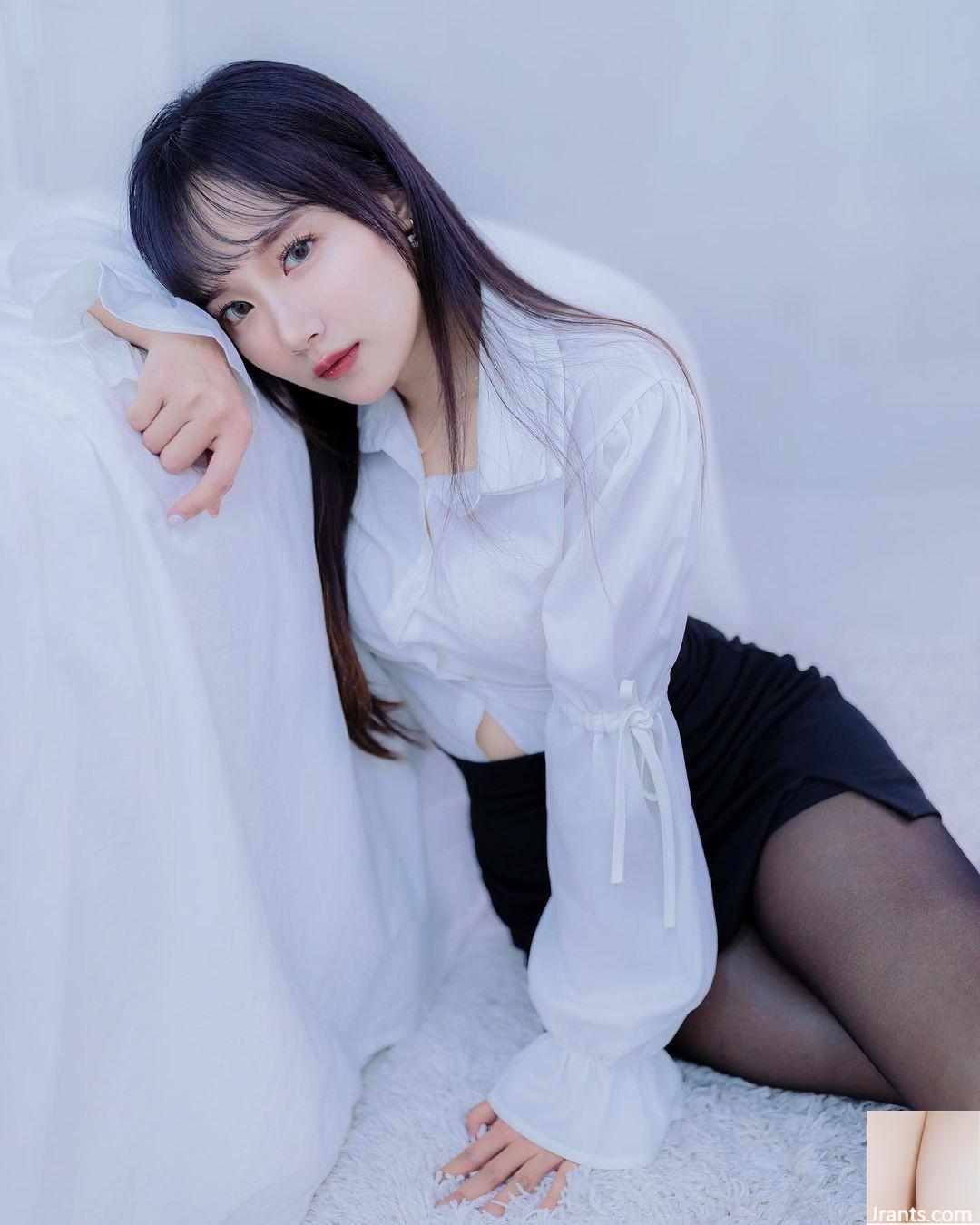 Cô gái nóng bỏng chân dài cho thấy hình dạng vú xinh đẹp của cô ấy “Little Skin cầu lông người yêu” (15p) - Ảnh 2