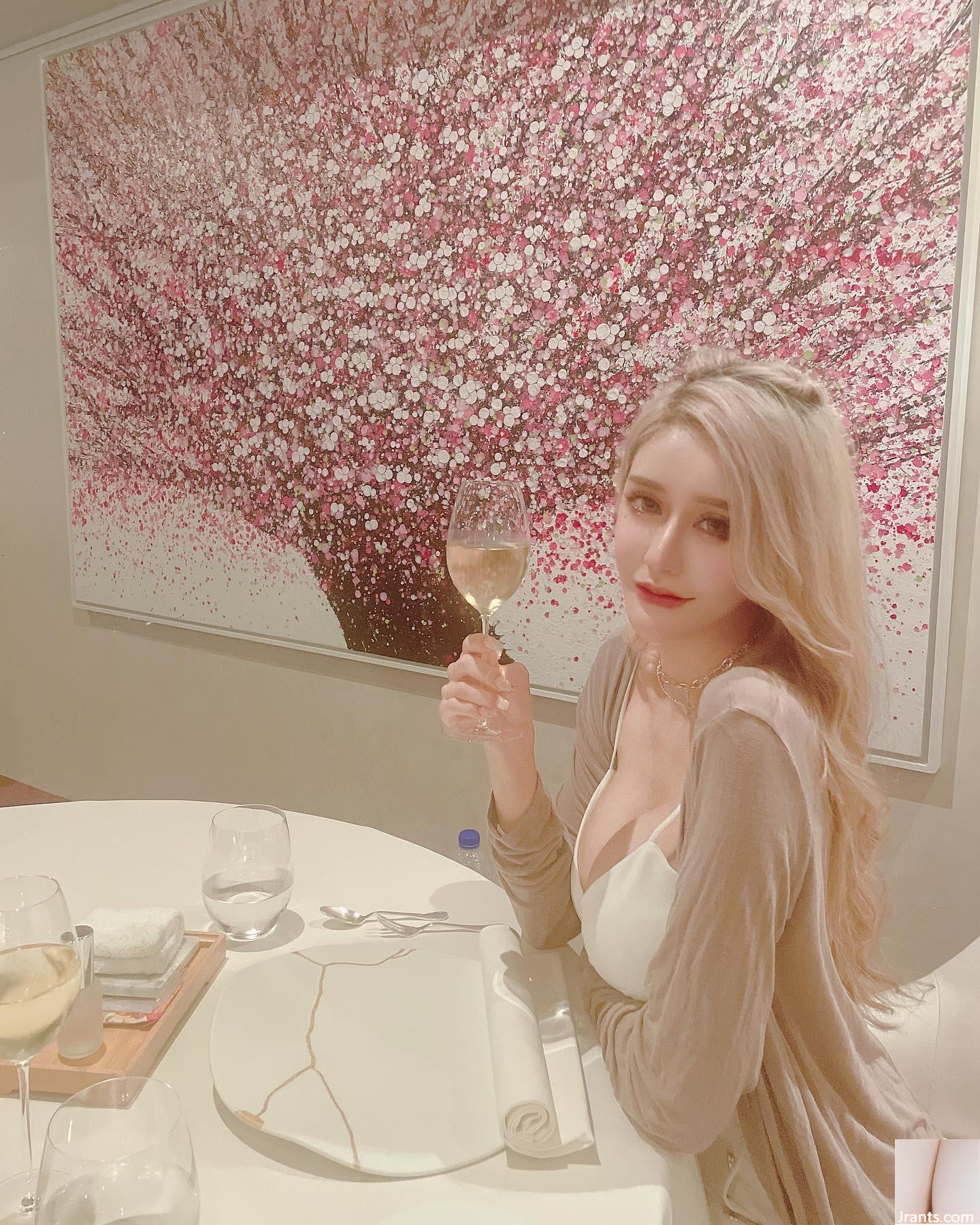 “Kimmy_weng Xiyan”, người có thể đứng tất cả các loại bộ ngực nóng và đẹp (18p) - Ảnh 13