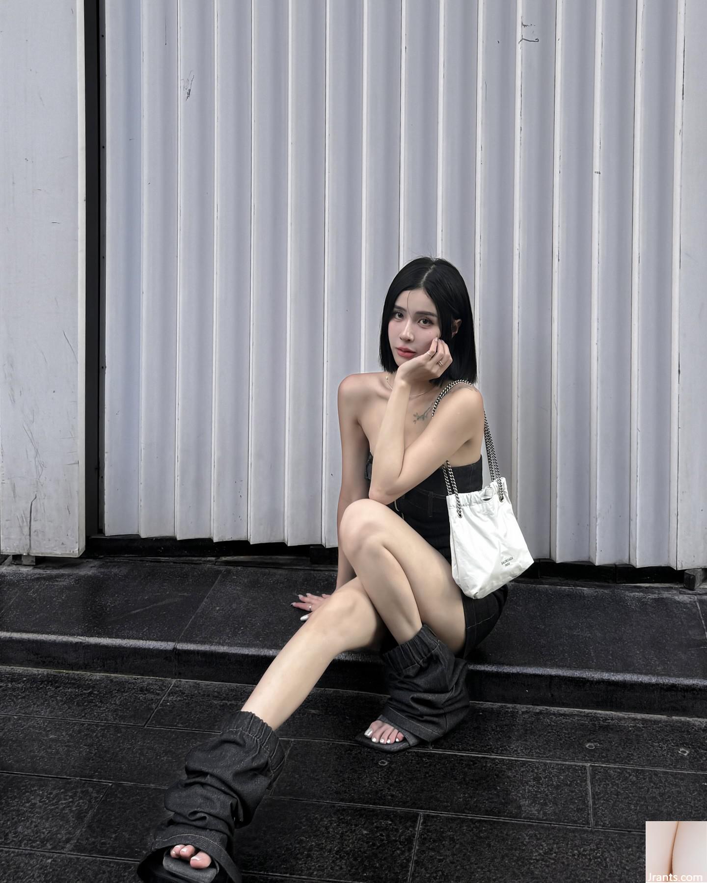 Nụ cười ngọt ngào, thân hình nóng bỏng “ - Ảnh 2