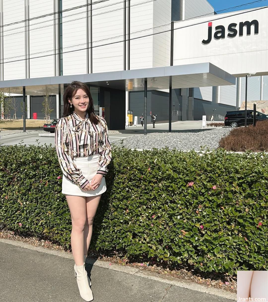 Cơ thể chất lượng cao “Ye Zijing Gin” nụ cười ngọt ngào phá vỡ bàn (16p)