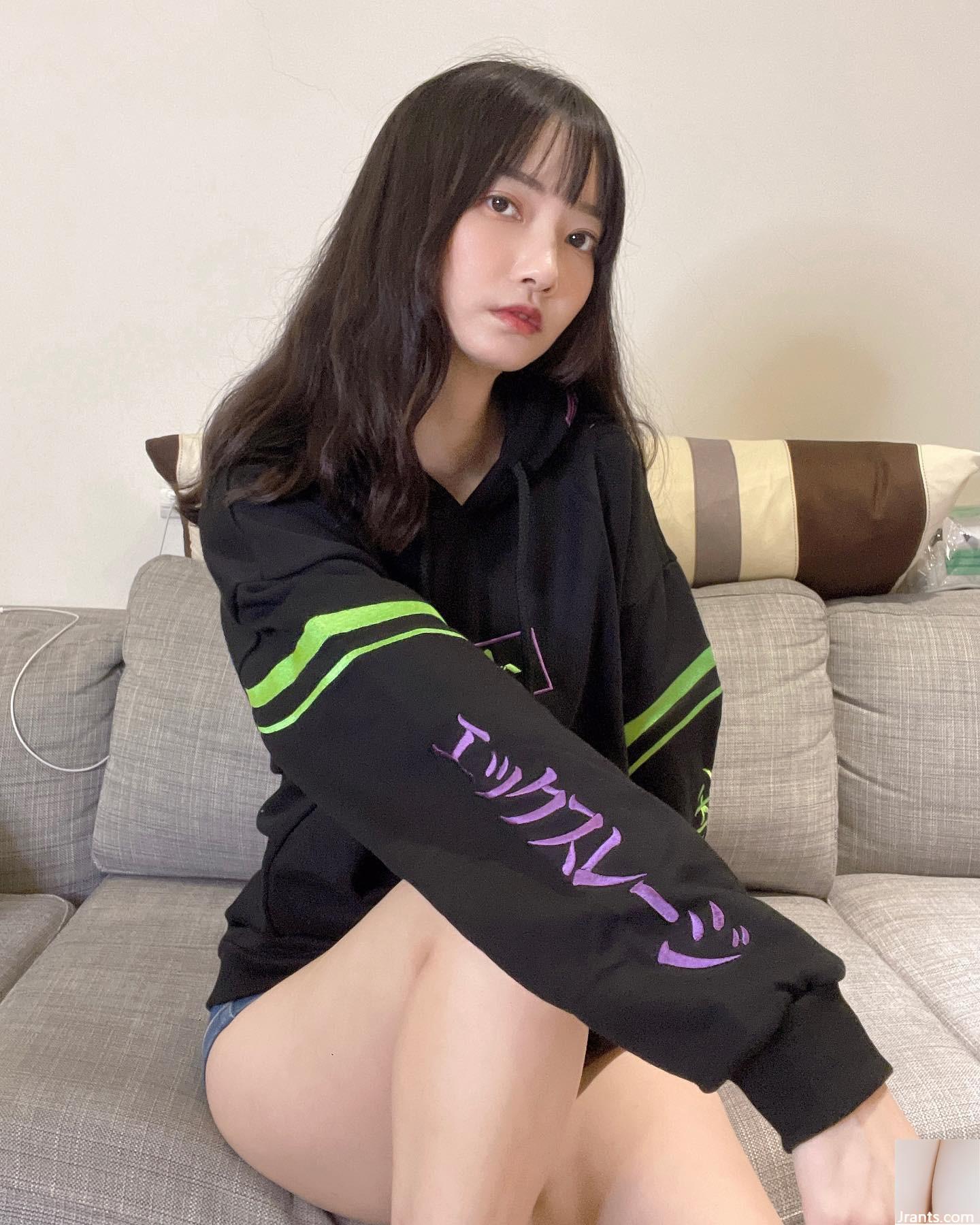 Sandy Sandy, một cô gái chân dài của Đài Loan yêu thích thể thao điện tử hơn nam giới (8p) - Ảnh 2