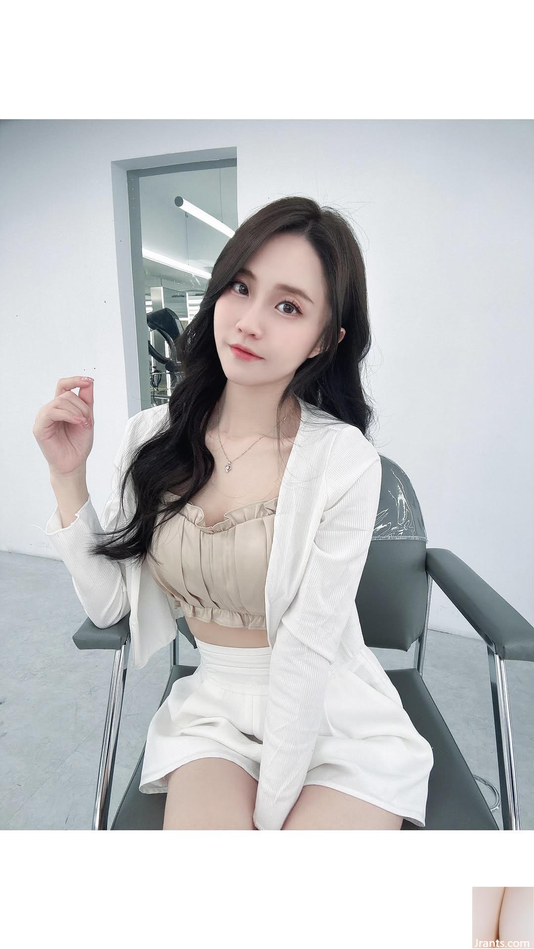 Body Hot “Jia Jiaer” Hidden Round and Beautiful ngực (20p)