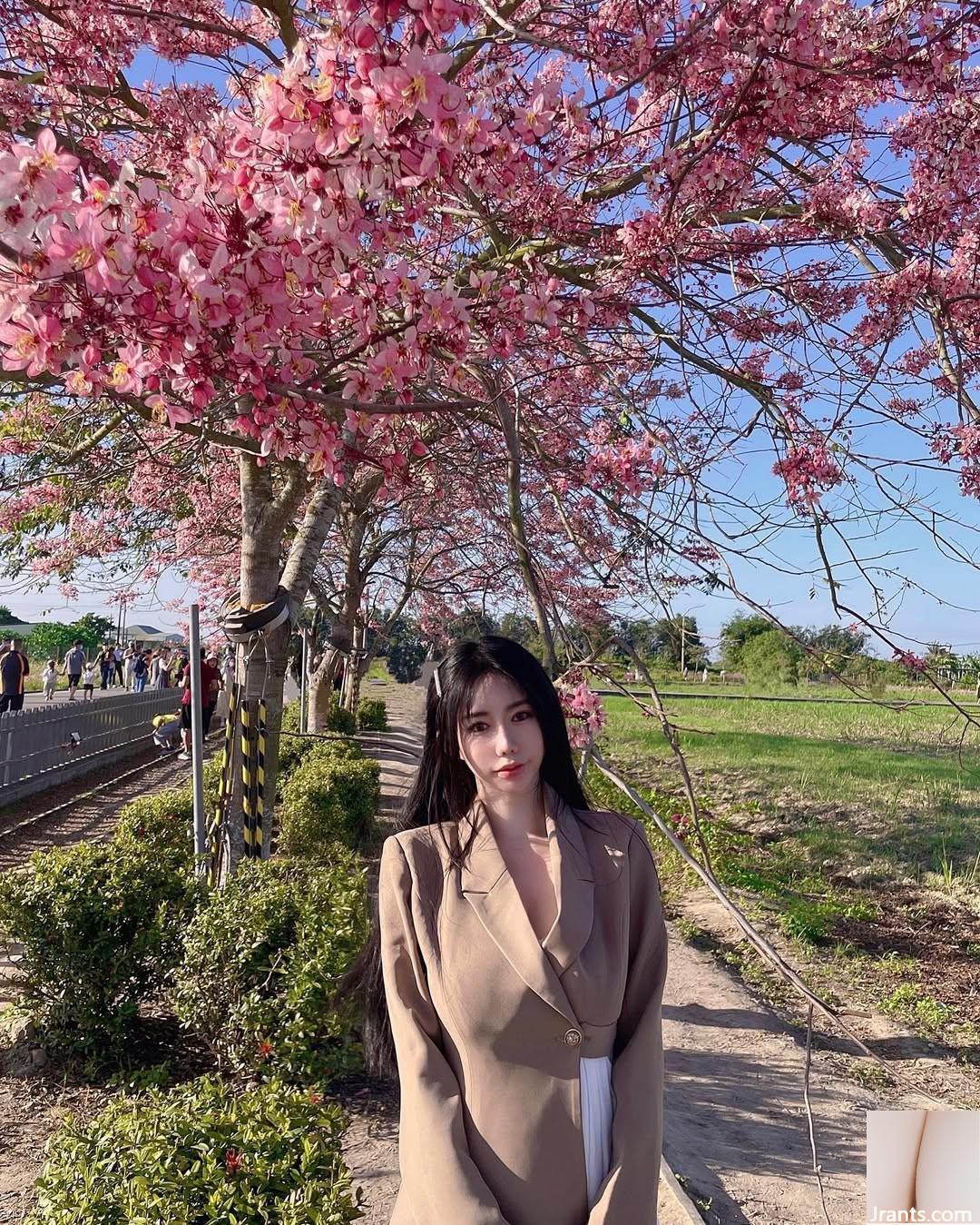 Ngực đầy đặn là tốt và “Rainie Ye” với cơ thể màu trắng và mềm mại, với một cám dỗ (24p) - Ảnh 3