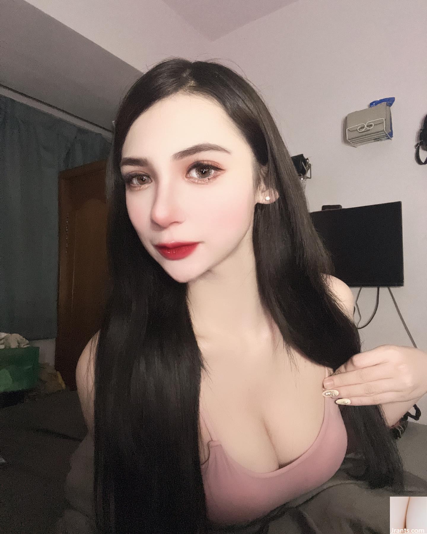 “Mom My Scorpio” Skin-White Skin cho thấy sự hấp dẫn và gợi cảm (10p) - Ảnh 4