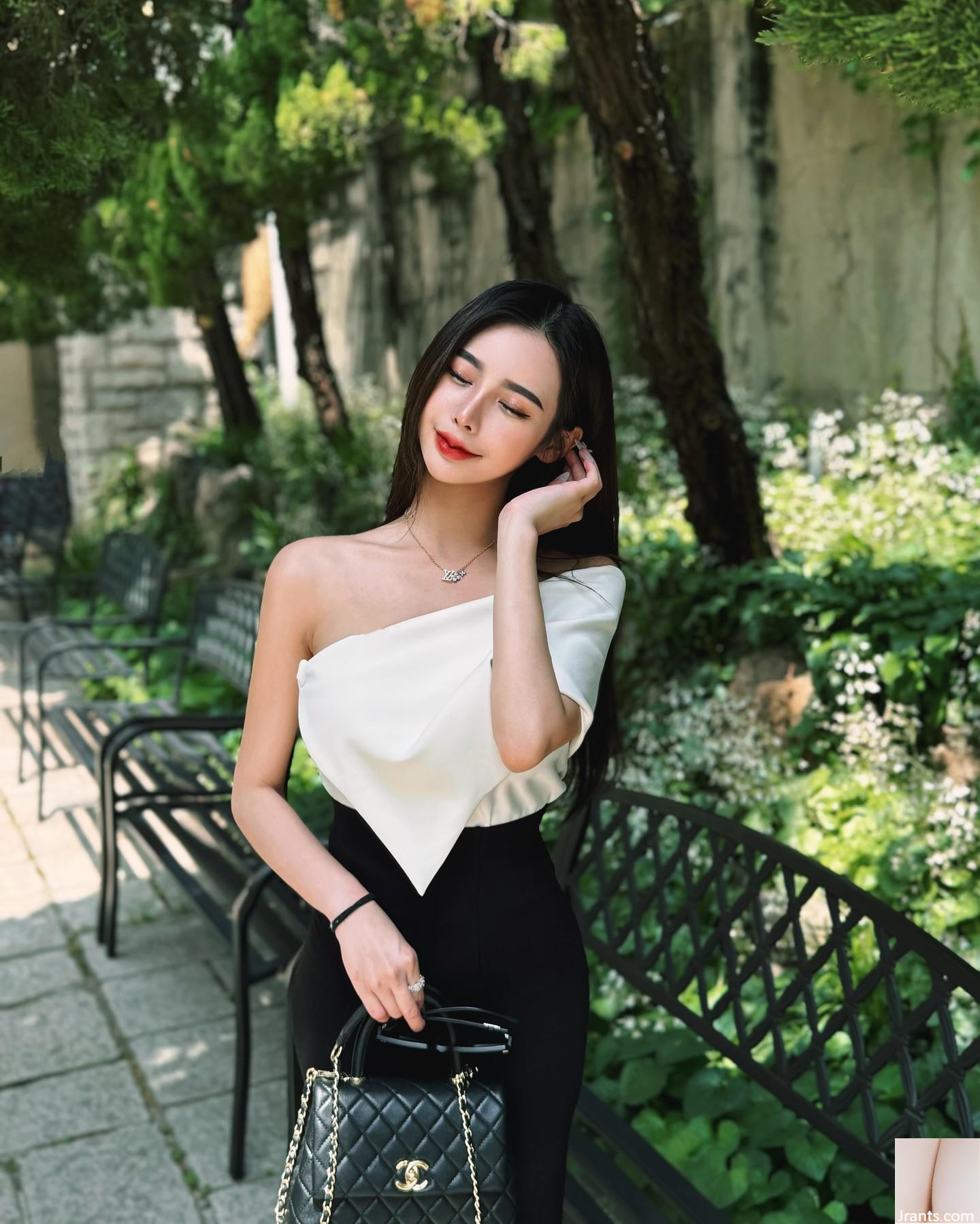 “Cô gái độc thân” có bộ ngực công bằng và đẹp quá ngon (13p) - Ảnh 9