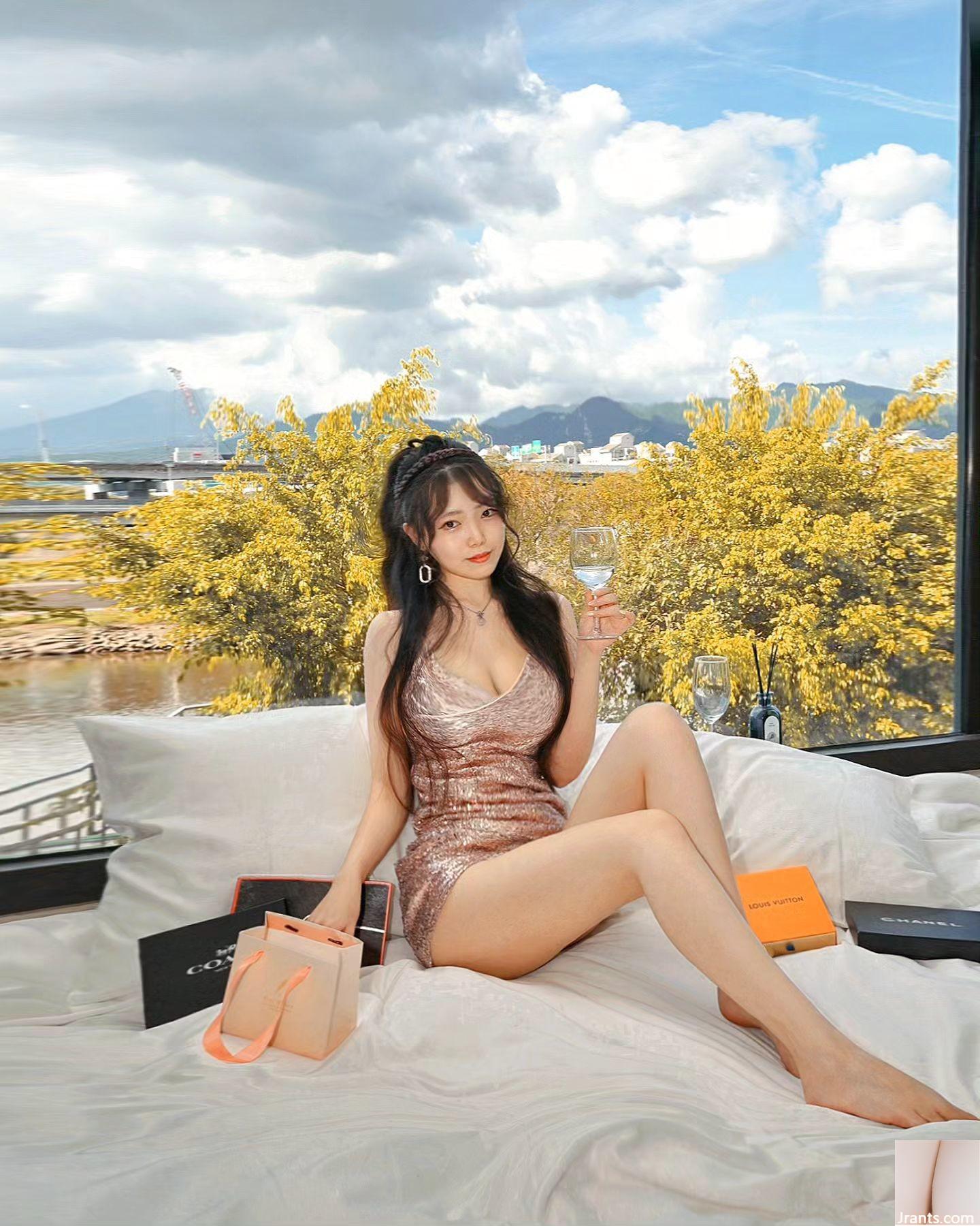 Đường cong cơ thể rất dữ dội. - Ảnh 14