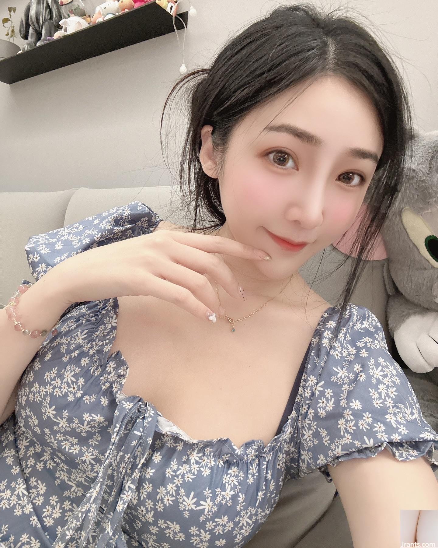 Sự cám dỗ của bộ ngực đẹp “Xu Weian vivi_hsu” với bộ ngực tròn và đầy đặn (20p)