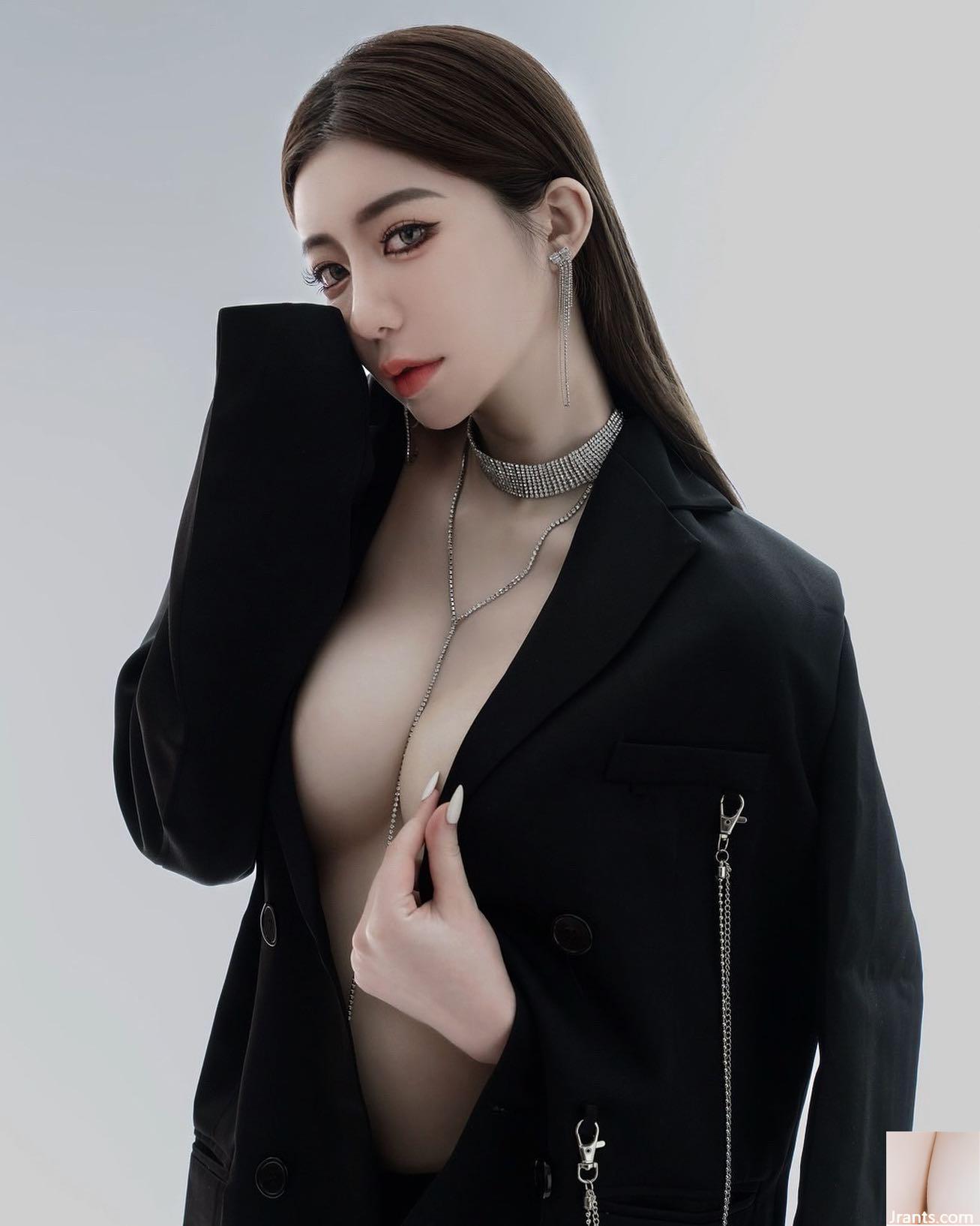 Thử thách giới hạn thị giác “Body Sky Lantern Girl” hoàn hảo và đầy thân hình gợi cảm (15p) - Ảnh 15