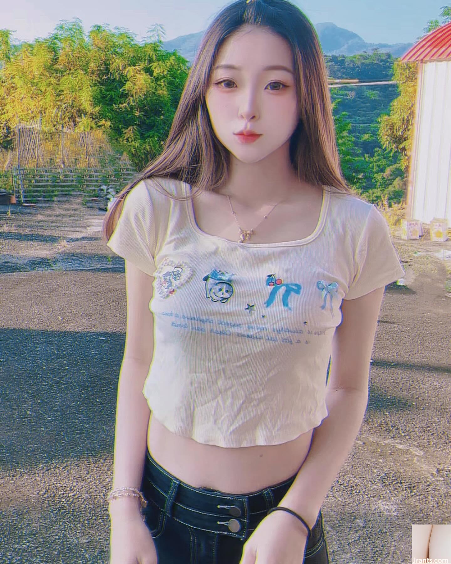 Nữ thần xinh đẹp “Little Hani” có một bộ ngực đẹp và hình dáng quyến rũ quyến rũ (16p)