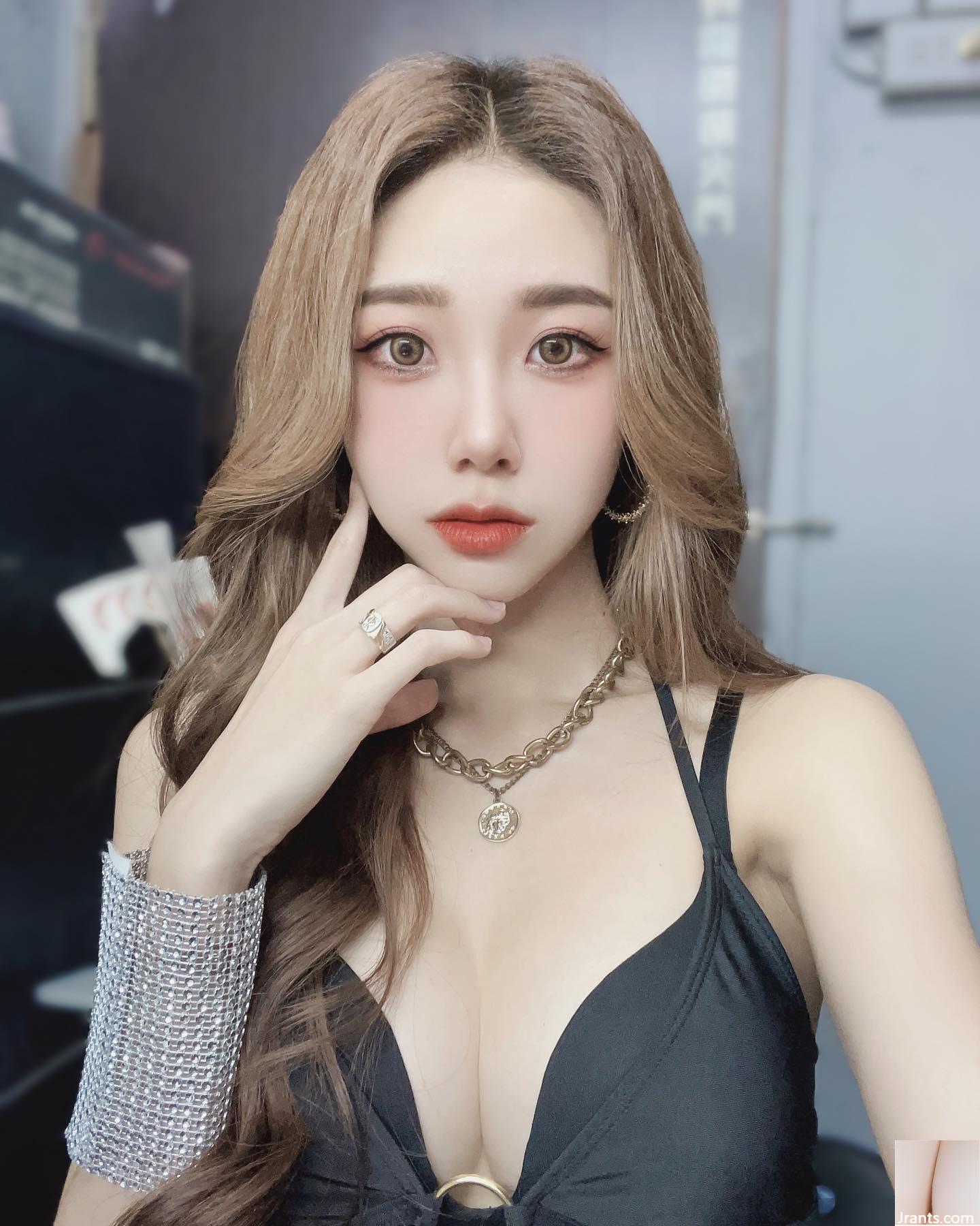 Nữ thần xinh đẹp “Zhang Xuan_erica” ​​đang quyến rũ sự gợi cảm của cô ấy (20p) - Ảnh 7