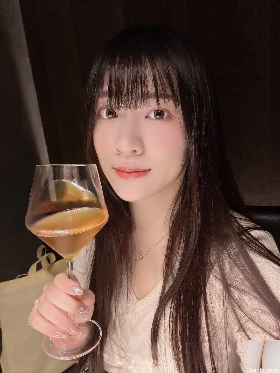 “Qiuqiu MiKa” ngọt ngào và gợi cảm không thể thiếu cô ấy (10P) - Ảnh 2