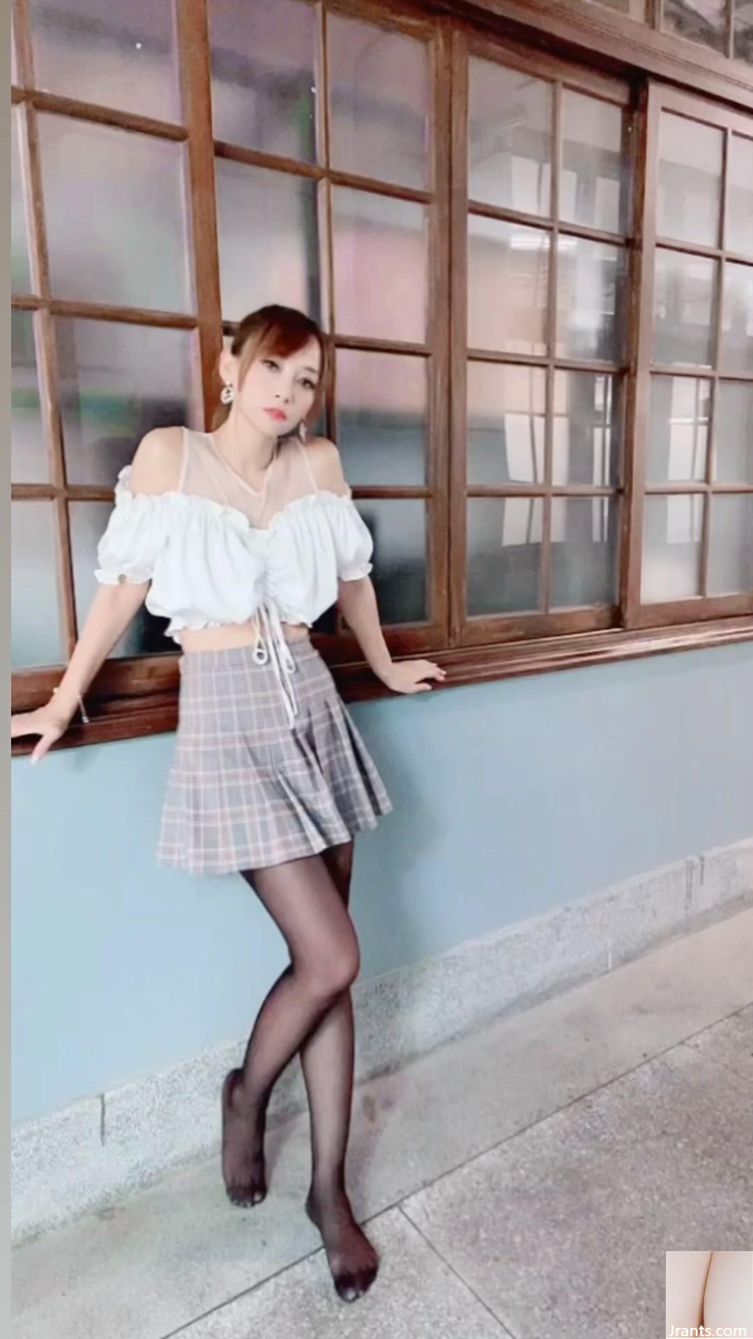 Những con nai bên trong va vào các đường cong nóng “Cat Xiaoxinxing” được ẩn sâu (11p) - Ảnh 2