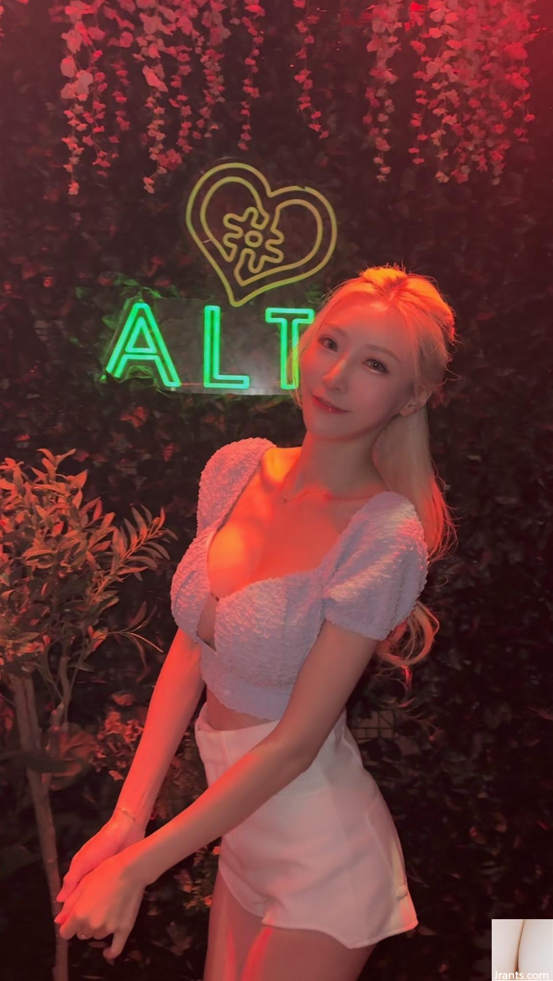 Cô gái trẻ chân dài “DJ Xin Li Xiaoxing” đầy đủ đến nỗi cô sắp tràn ra với bộ ngực công bằng và xinh đẹp (40p) - Ảnh 24