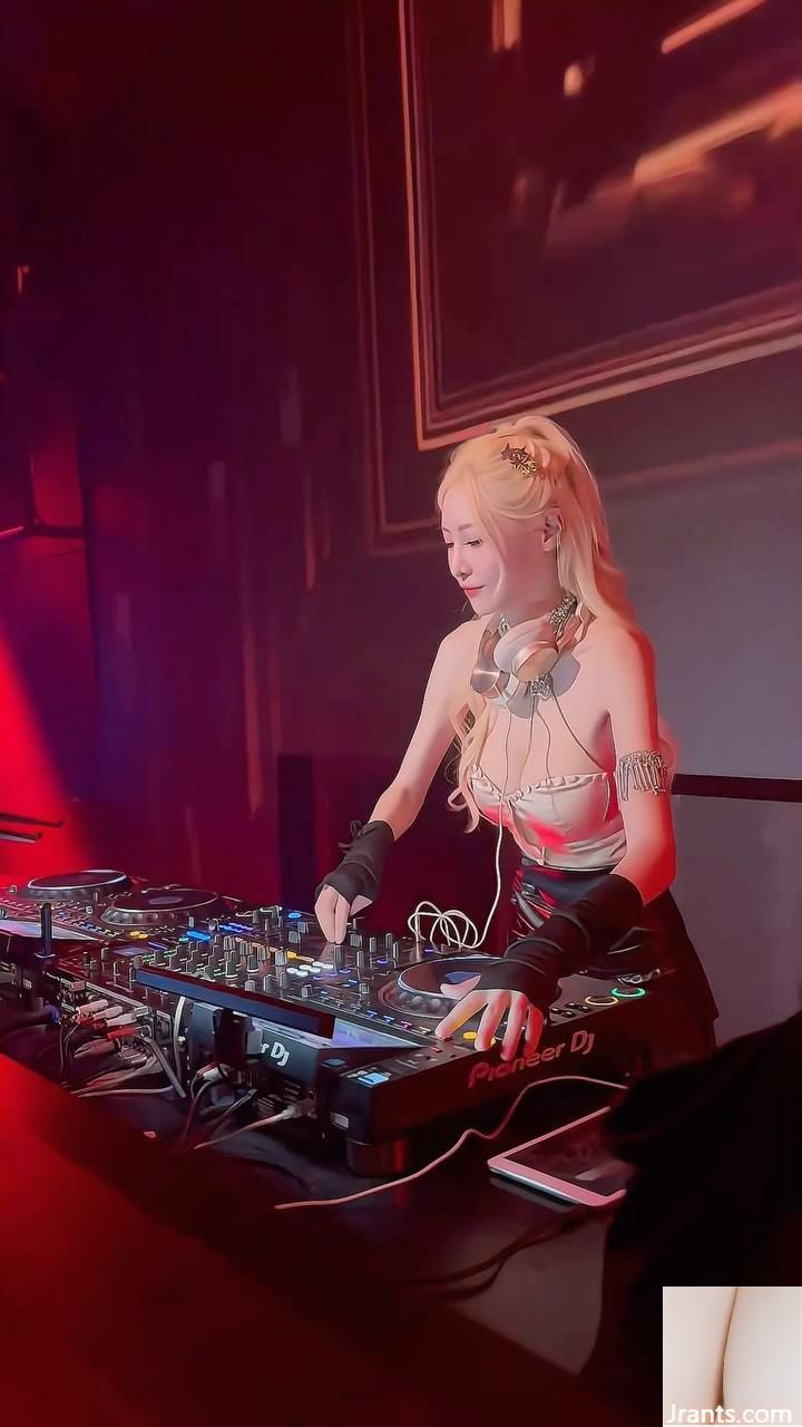 Cô gái trẻ chân dài “DJ Xin Li Xiaoxing” đầy đủ đến nỗi cô sắp tràn ra với bộ ngực công bằng và xinh đẹp (40p) - Ảnh 26