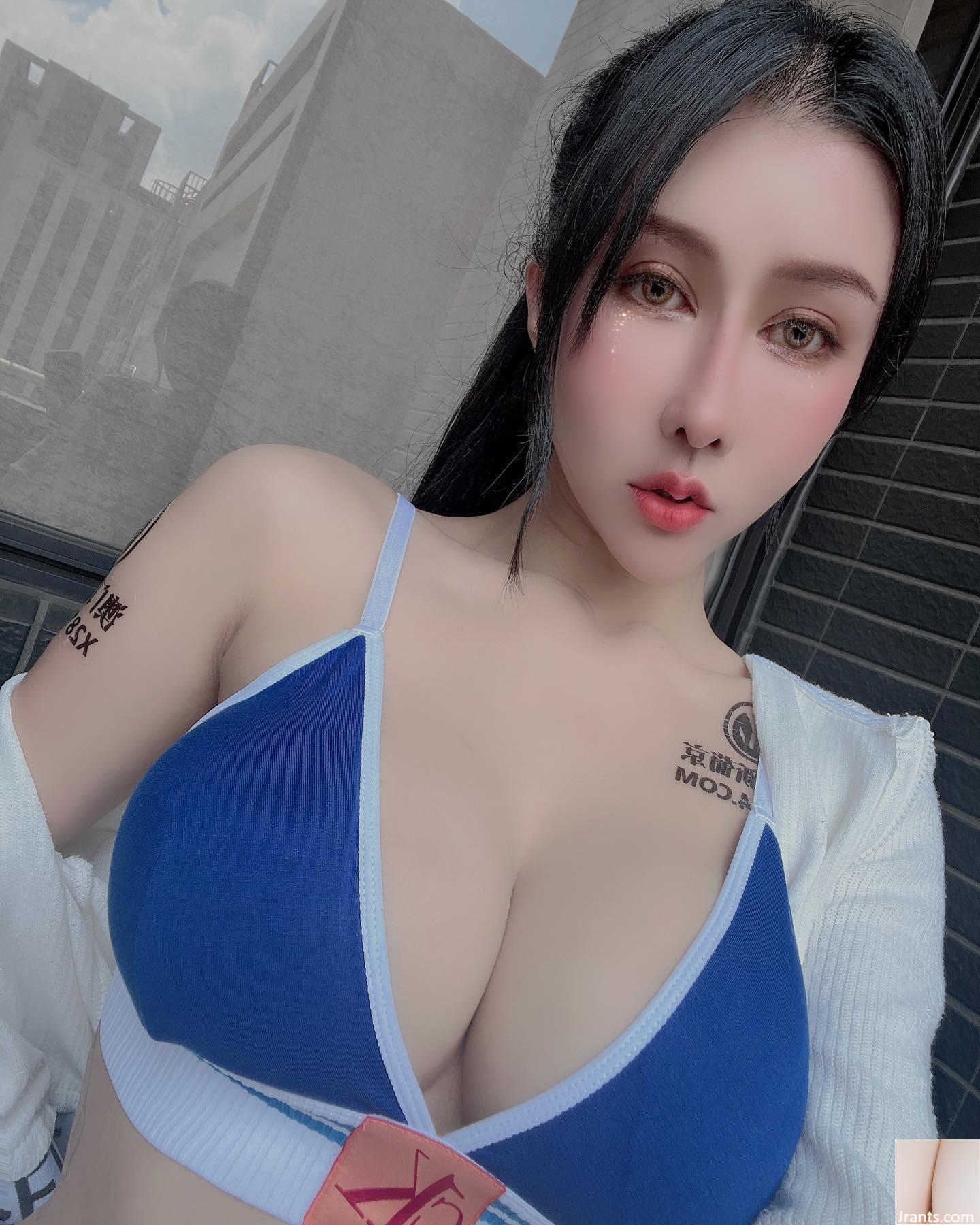 Bộ ngực đẹp rất thú vị. - Ảnh 5