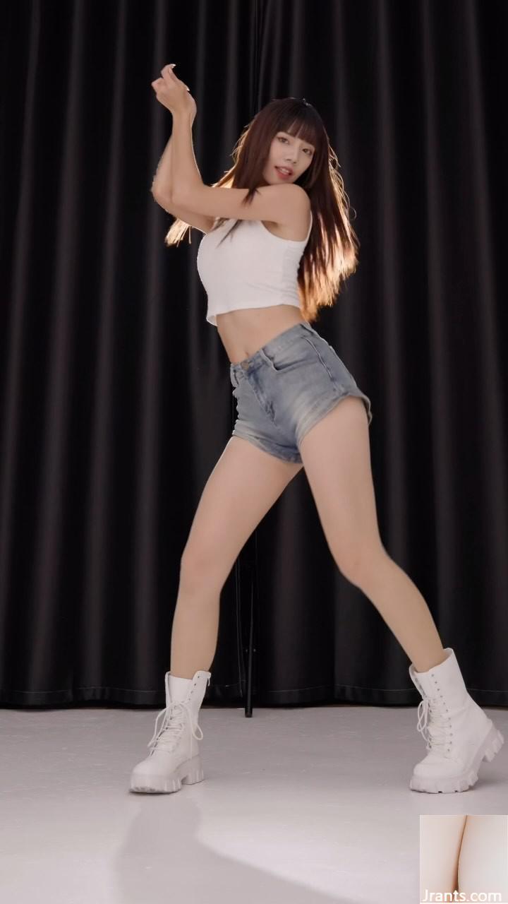 Đường cong gợi cảm của “Abby Lin Xialei” đột nhiên xuất hiện trong rãnh sâu rất hấp dẫn! - Ảnh 12