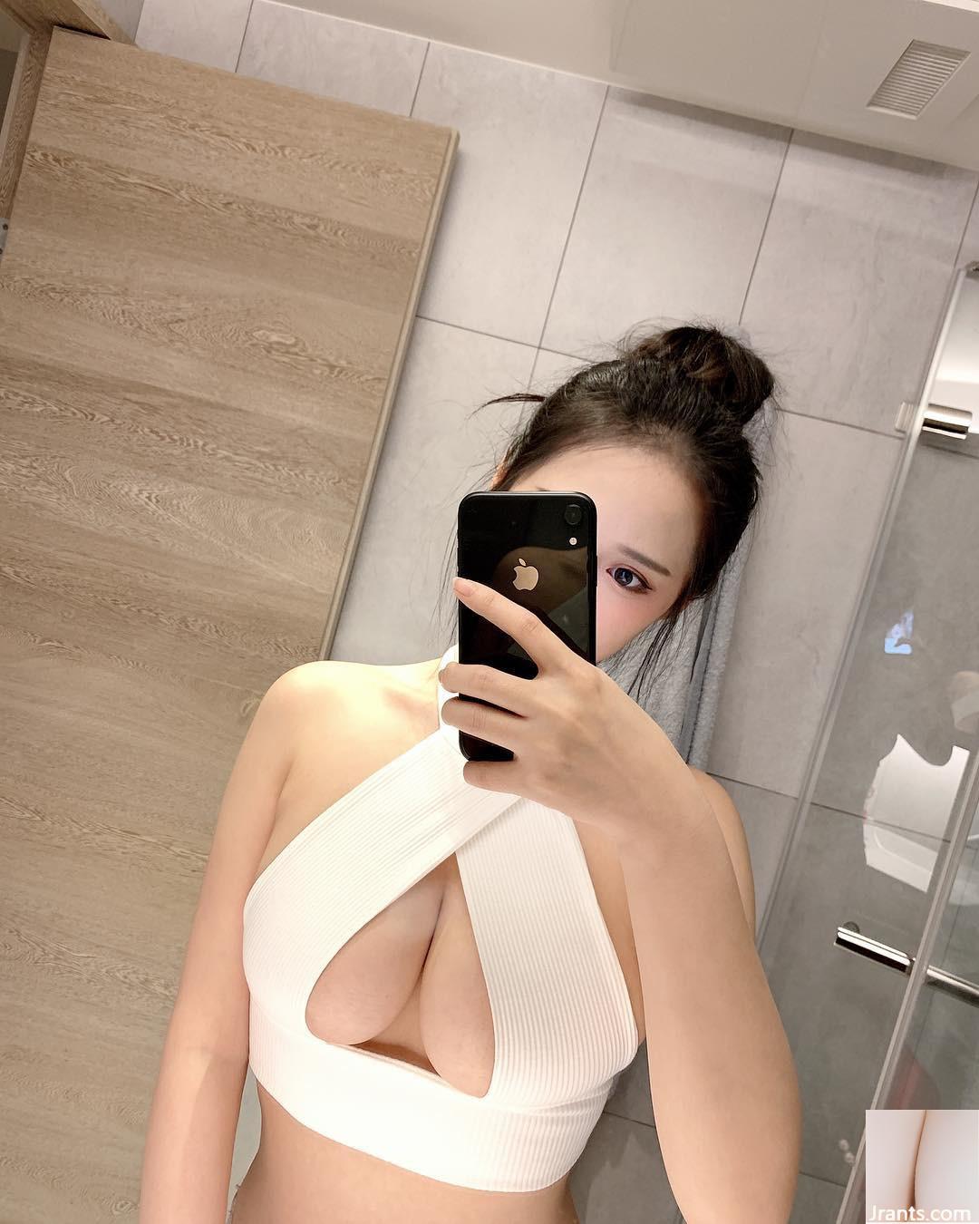 “Xie Xiatian Summer” xuất hiện với cả hai bộ ngực (22p)