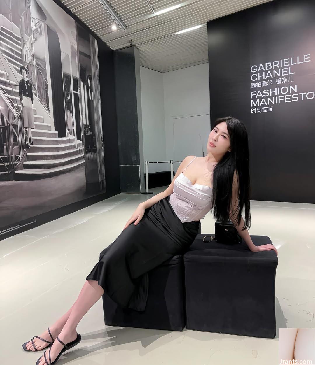 Cô gái bên cạnh (Aiweihero li aiwei “Nụ cười bất khả chiến bại làm tan chảy cảm giác của tình yêu của bạn (35p) - Ảnh 24