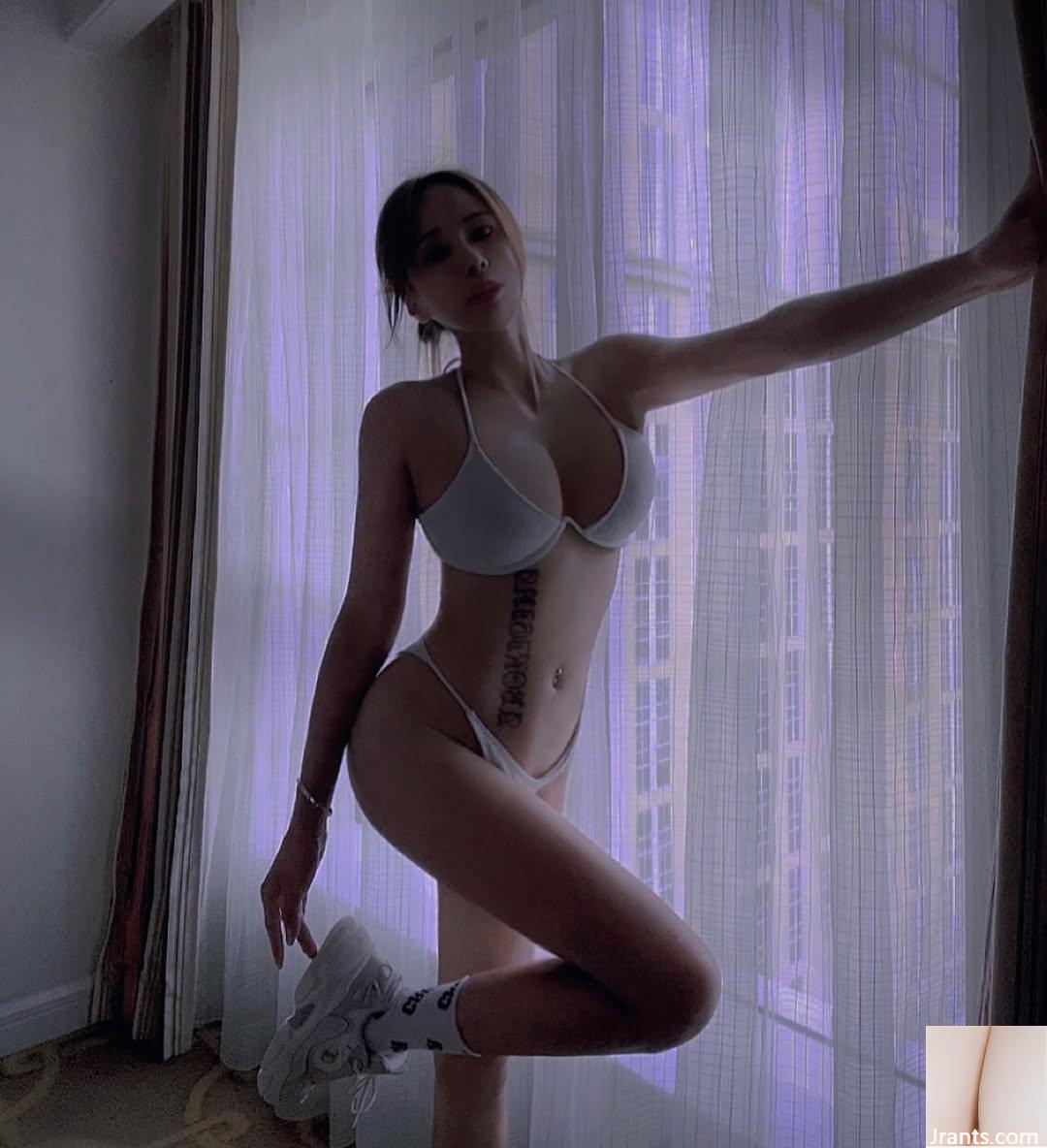 Cô gái bên cạnh “Yi Xi” có thể xử lý cả ngọt ngào và gợi cảm (45p) - Ảnh 14