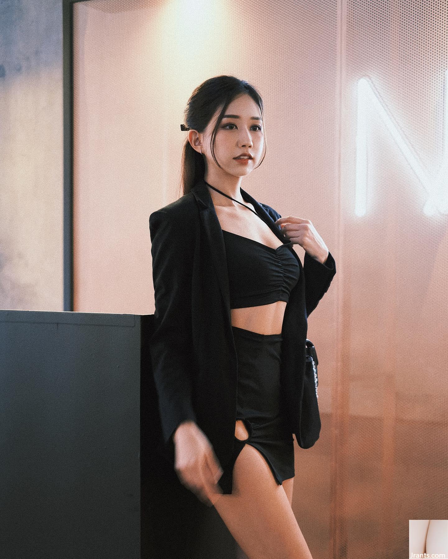 Một cô gái người Malaysia xinh đẹp yêu thích thể dục, Joey TNG (10p)