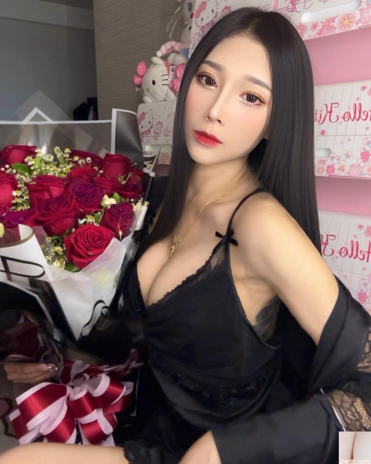 Chiếc rương tròn và đầy đủ, và đường cong tỷ lệ tuyệt vời là siêu chật (25p)