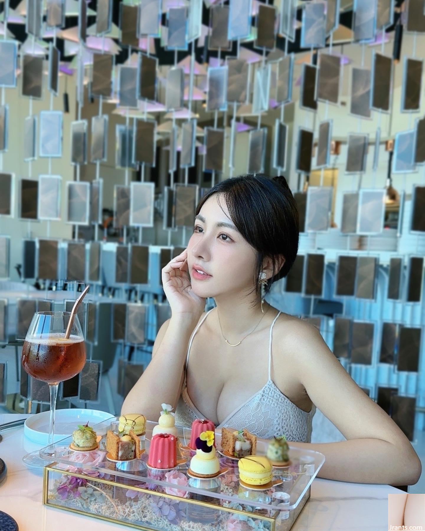 Cơ thể hấp dẫn “Zhou Nianxun” cô gái xinh đẹp và xinh đẹp cười ngọt ngào và khiến mọi người mất linh hồn (45p) - Ảnh 20