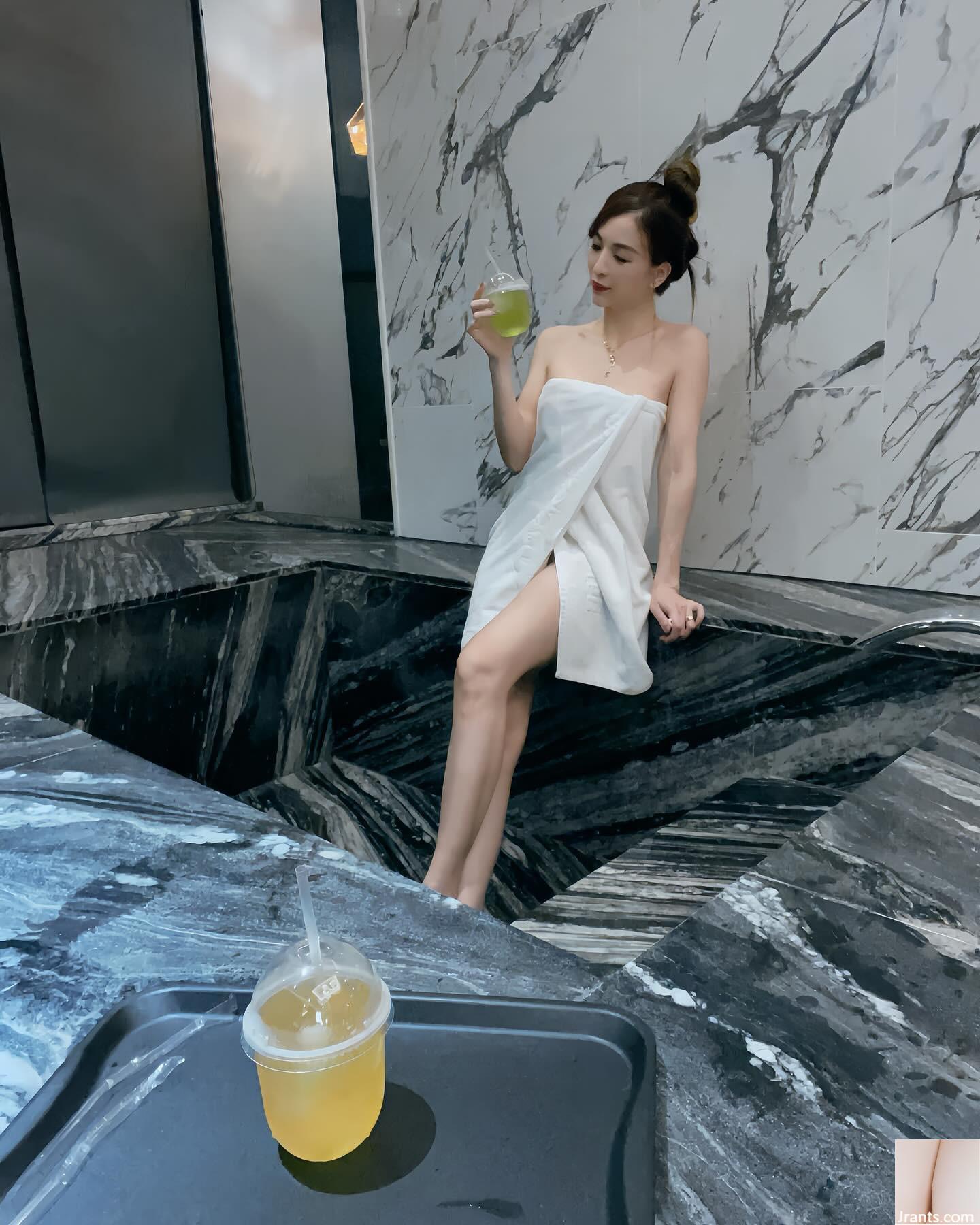 Vú trắng và mềm “Keni Alina” quá gây chết người đối với bất kỳ ai để chịu được sự cám dỗ (35p) ( - Ảnh 11