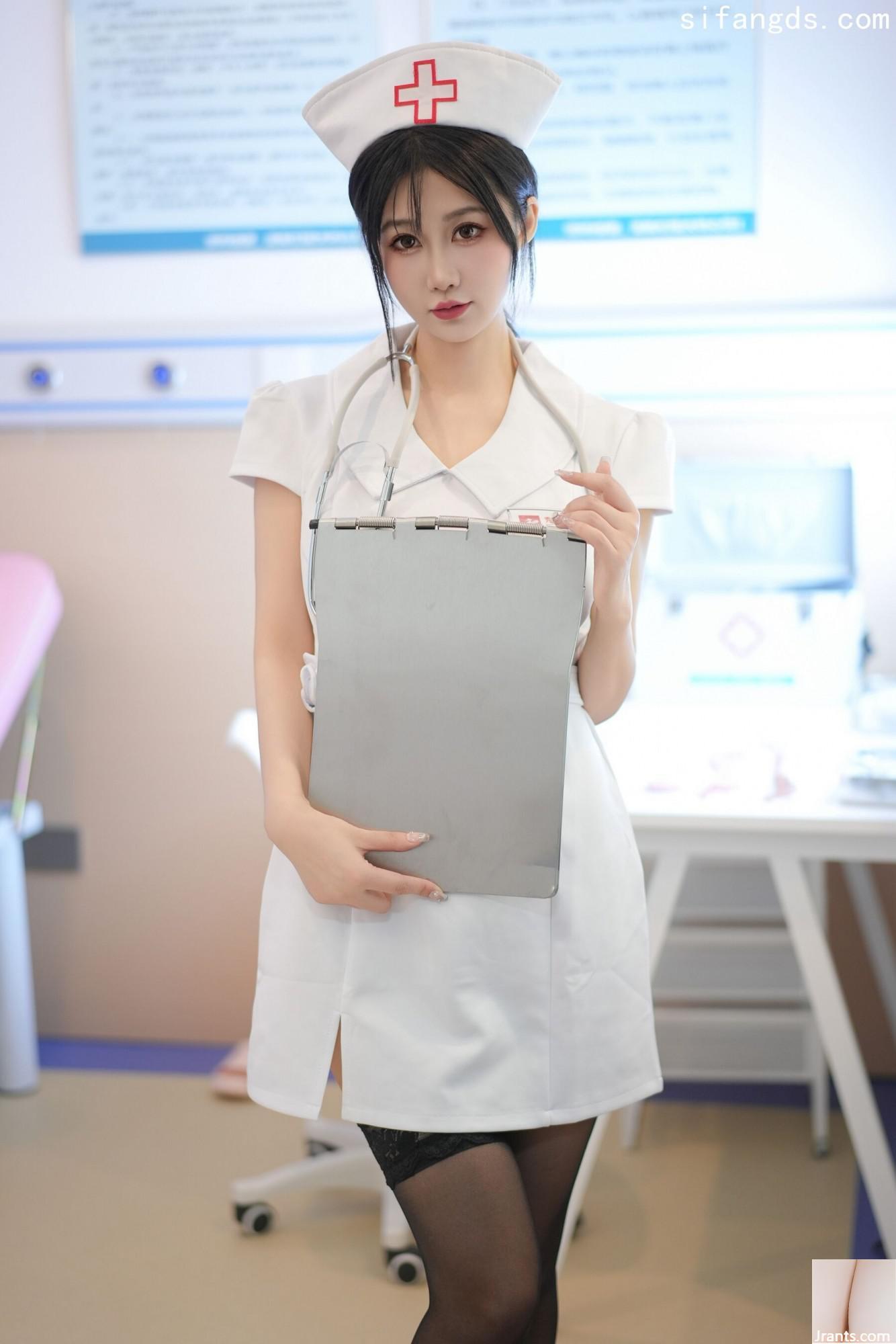 Aura Aya “Mua sắm riêng” - Ảnh 2