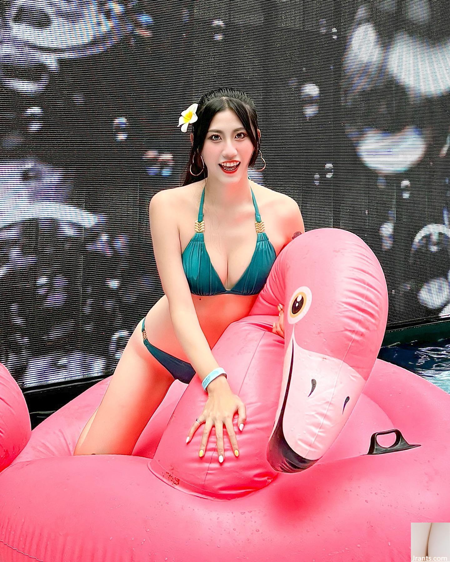 Ngoại hình của Kiki quá chuẩn! Tôi rất phấn khích khi nhìn thấy những đường cong nóng bỏng (12P)