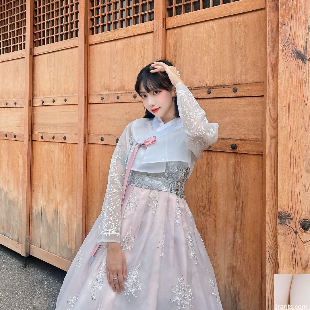 Khí chất thanh tao bất khả chiến bại của “Taotao” khí chất dâm đãng không ngừng quyến rũ, túi ngực trắng nõn và mềm mại đầy đặn (40P) - Ảnh 24