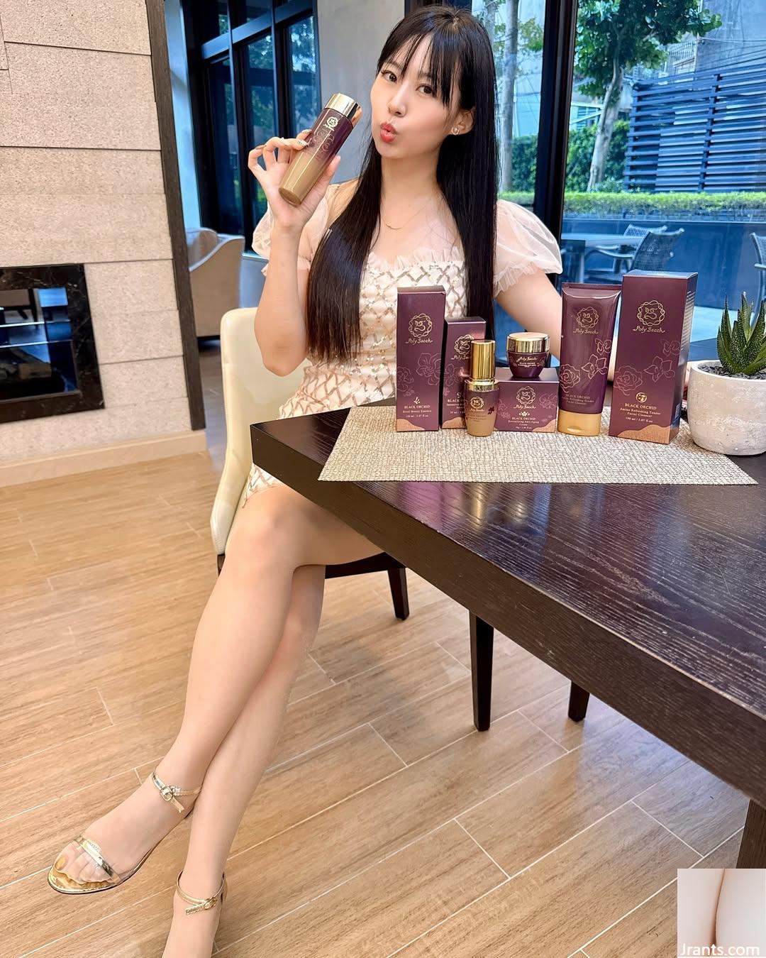 Những đường cong quyến rũ của vòng một đầy đặn “Nini” được bộc lộ trực tiếp?